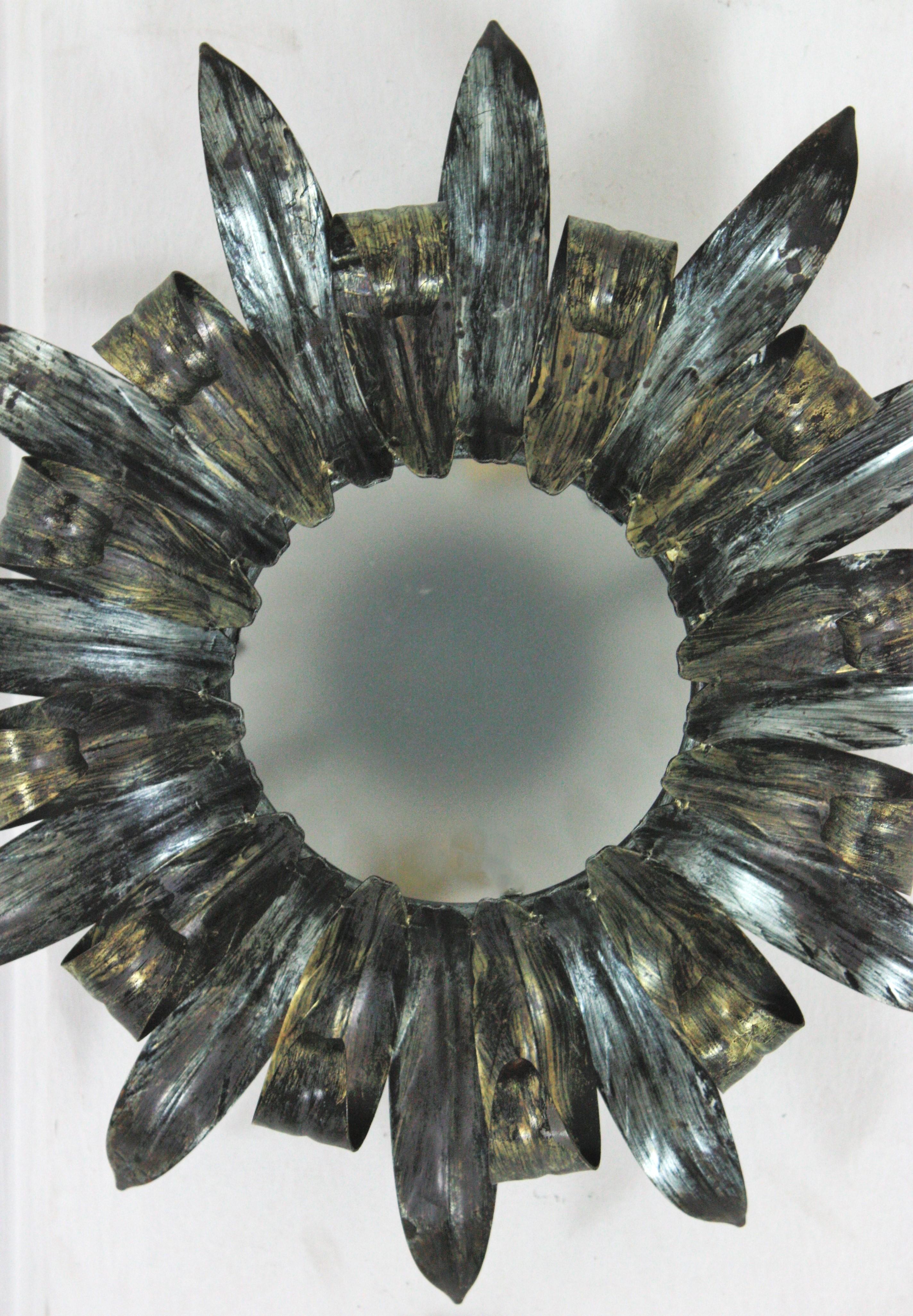 Sunburst Eyelash Flush Mount Light Fixture, Silvered Metal and Frosted Glass In Good Condition For Sale In Barcelona, ES