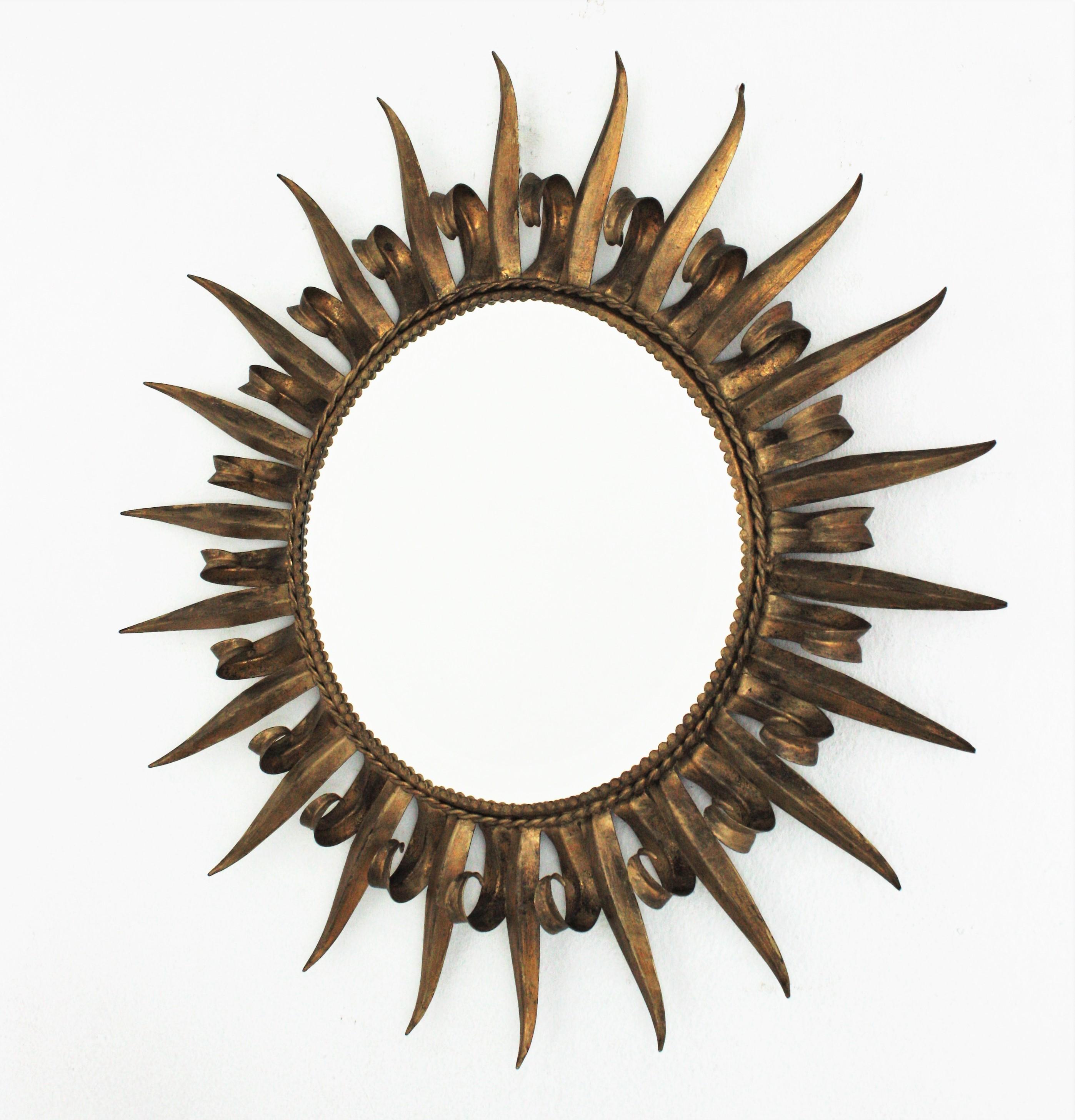 Sunburst Eyelash Gilt Wrought Iron Round Mirror In Good Condition In Barcelona, ES