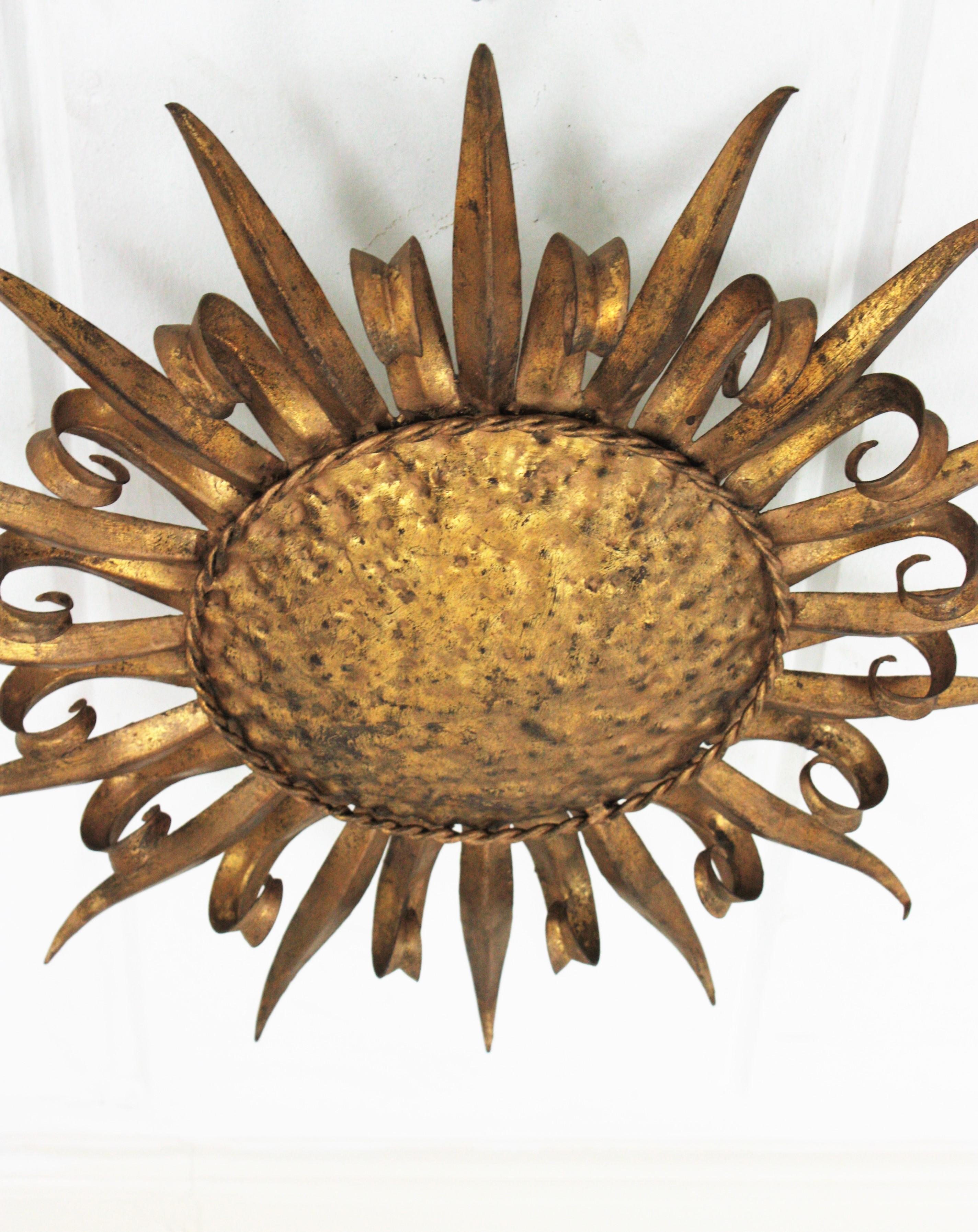 Sunburst Eyelash Light Fixture in Gilt Wrought Iron In Good Condition For Sale In Barcelona, ES