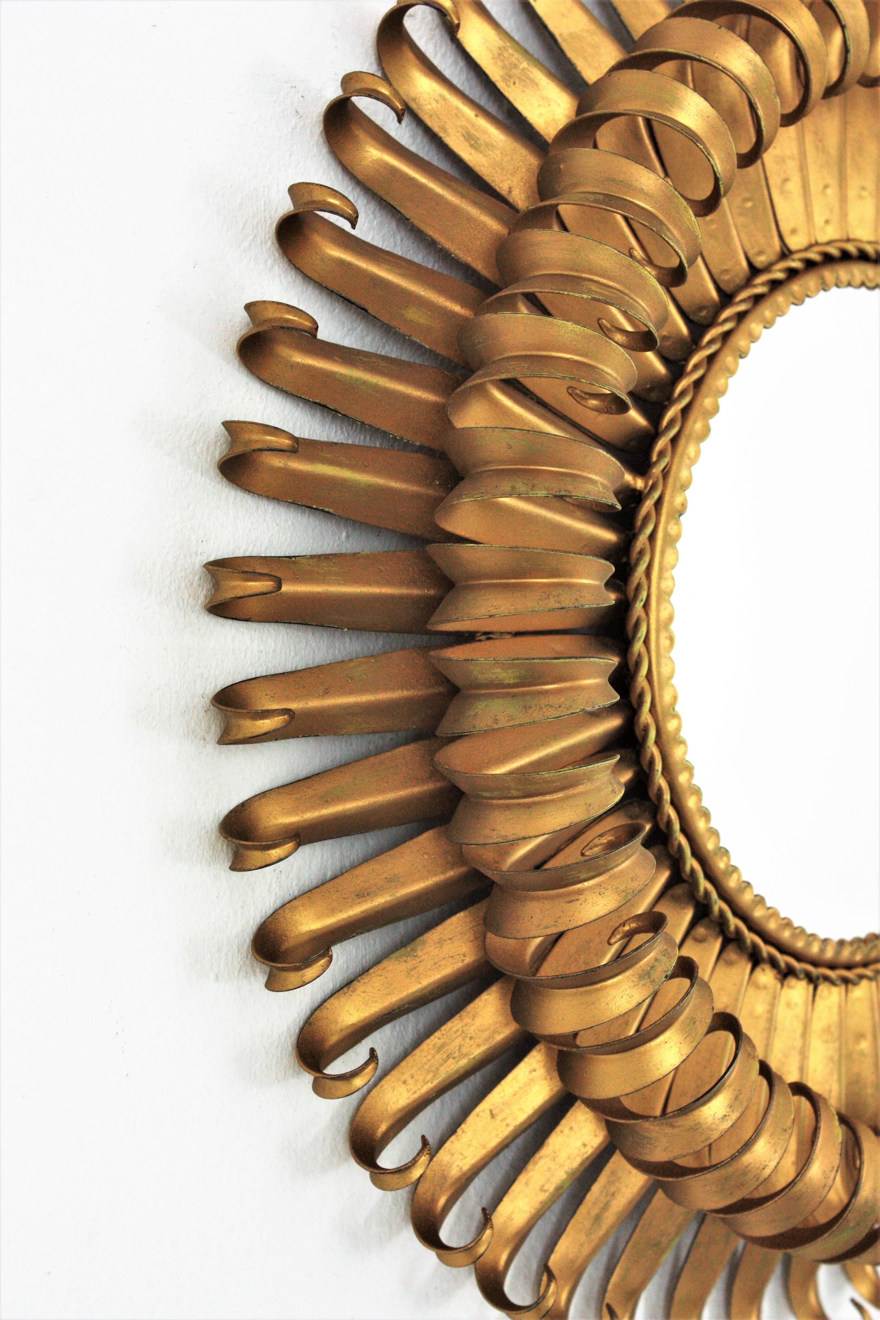 Sunburst Eyelash Mirror in Gilt Wrought Iron In Good Condition In Barcelona, ES