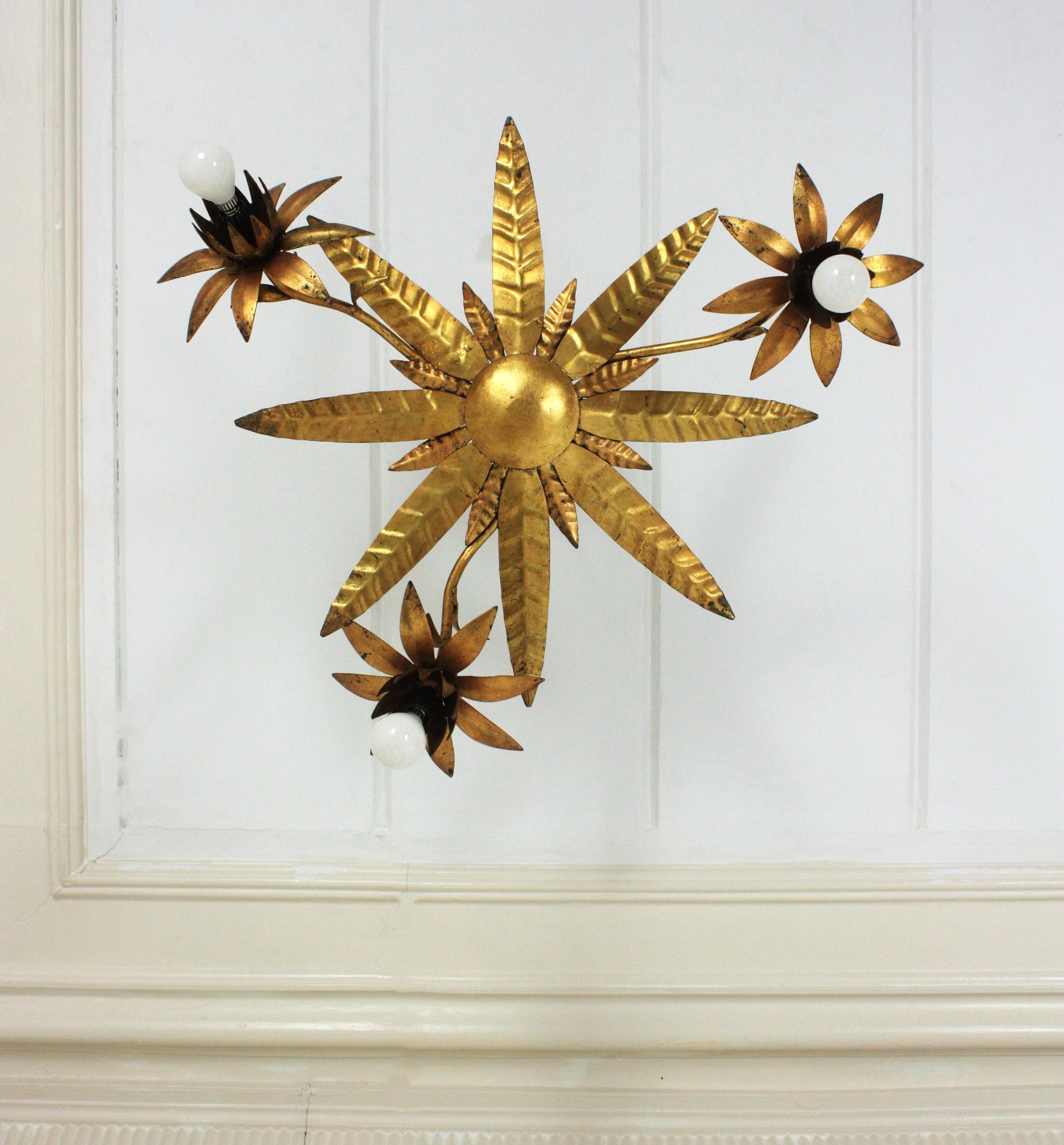 Lustre suspendu Sunburst à fleurs en fer doré en vente 2