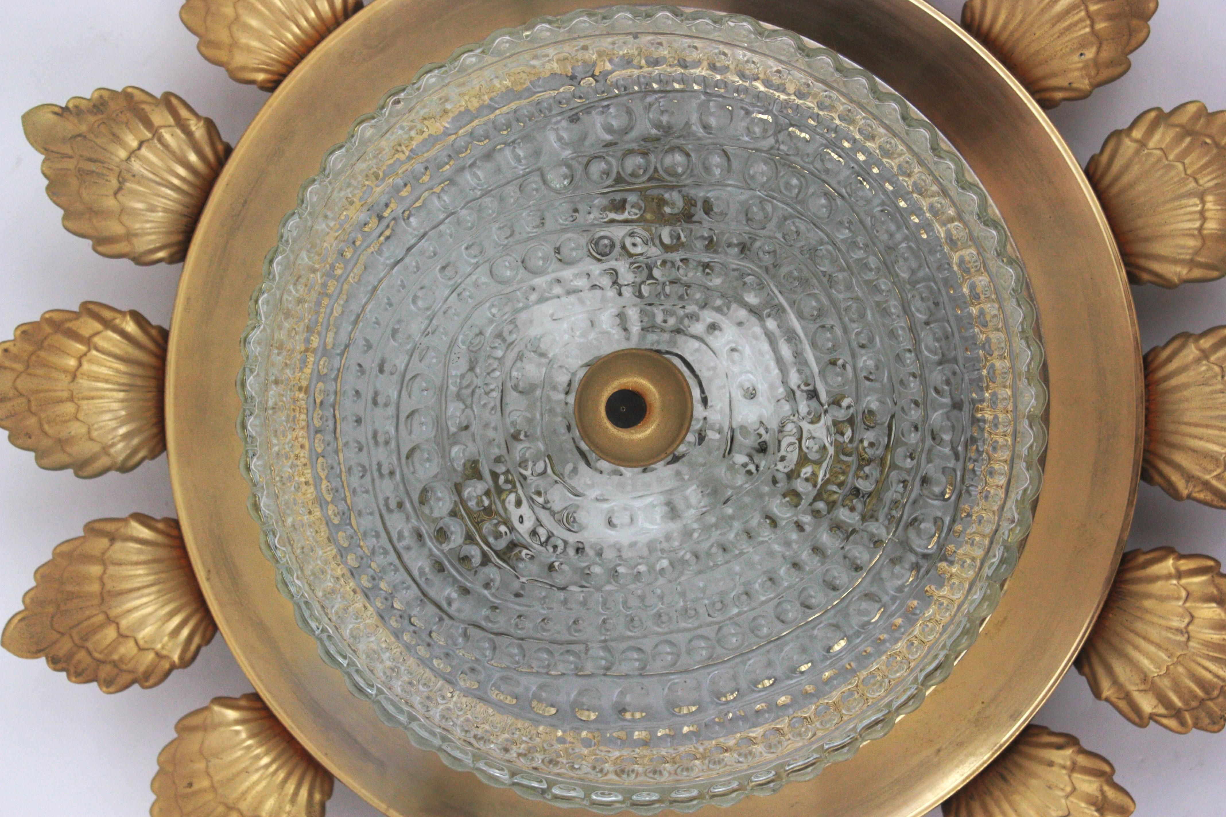 Flor Sunburst Empotrable de Metal Dorado y Cristal Prensado en venta 5