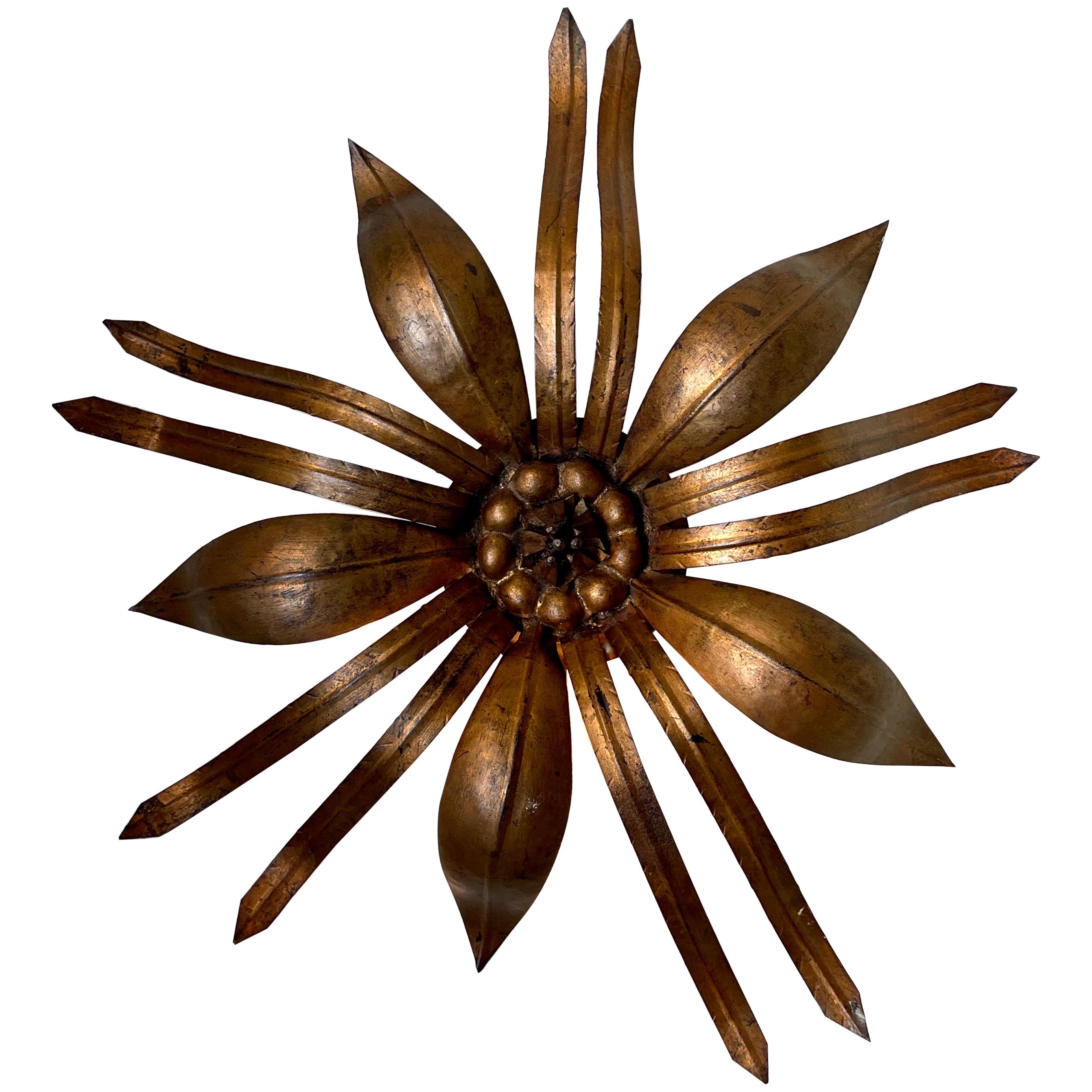 Lampe à encastrer ou applique en forme de fleur Sunburst en fer doré, France, 1970