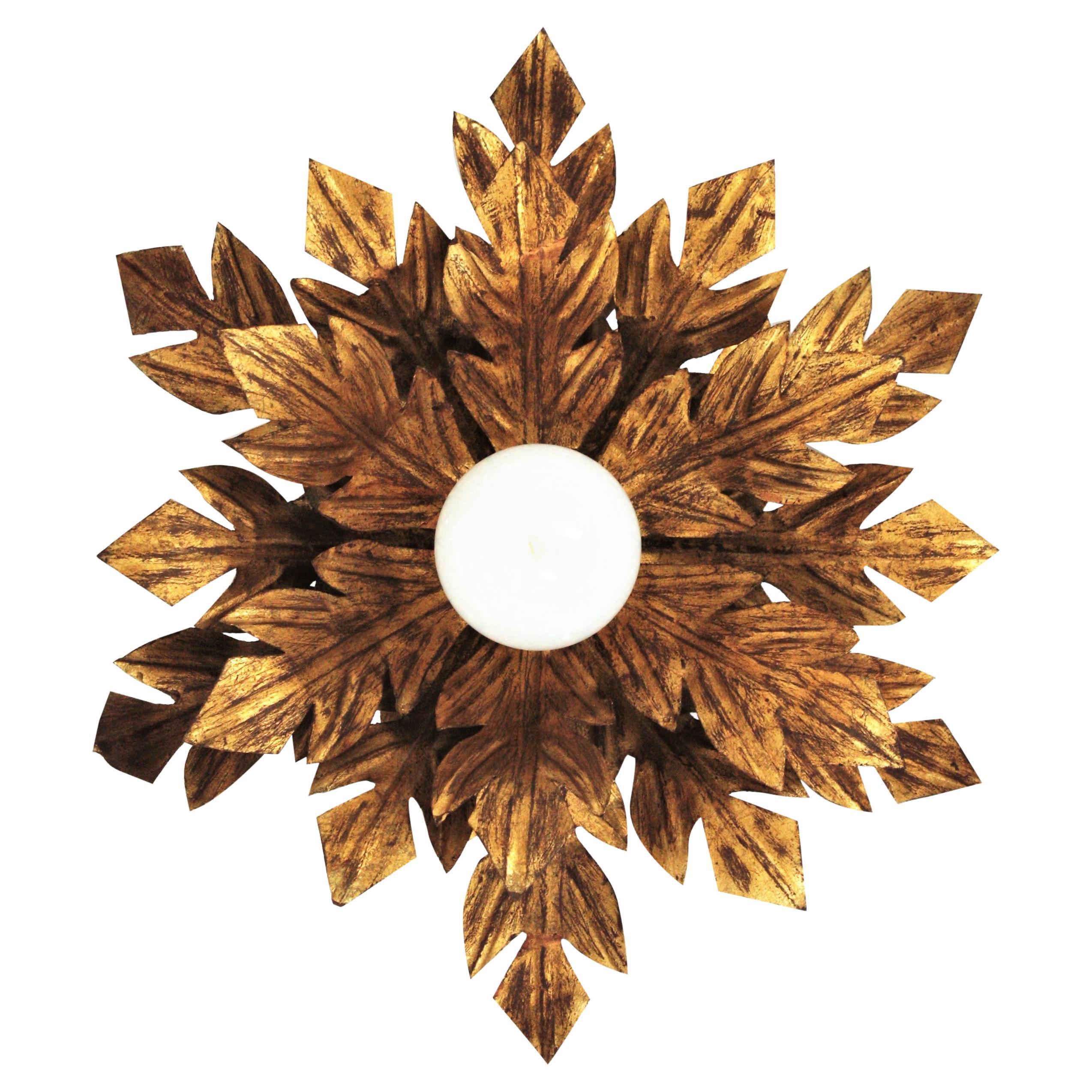 Lámpara de hierro dorado con follaje de flores, España Años 50