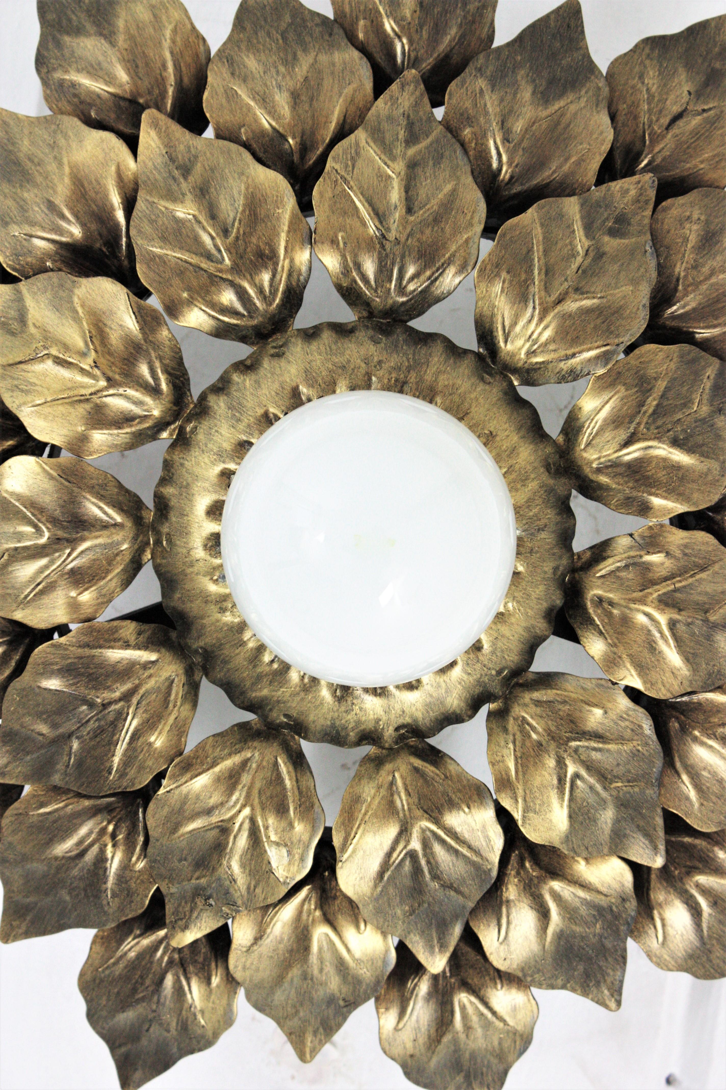 Sunburst Flower Light Fixture in Gilt Patinated Metal In Good Condition For Sale In Barcelona, ES