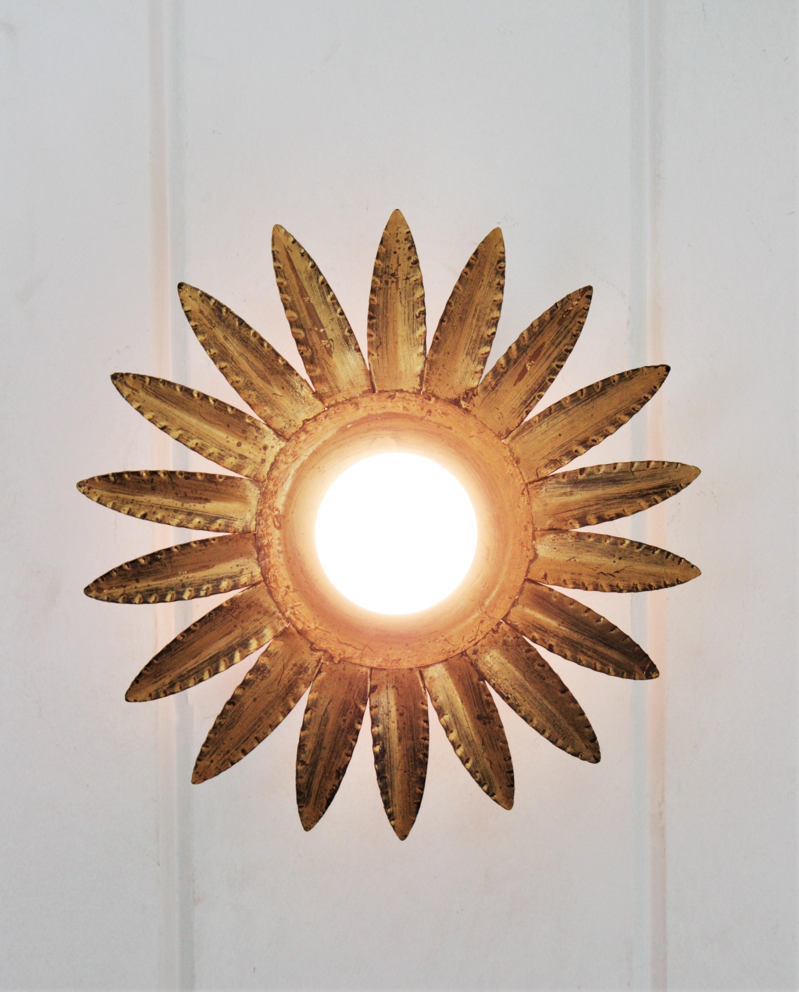 Sunburst Flower Light Fixture or Pendant in Gilt Metal In Good Condition In Barcelona, ES