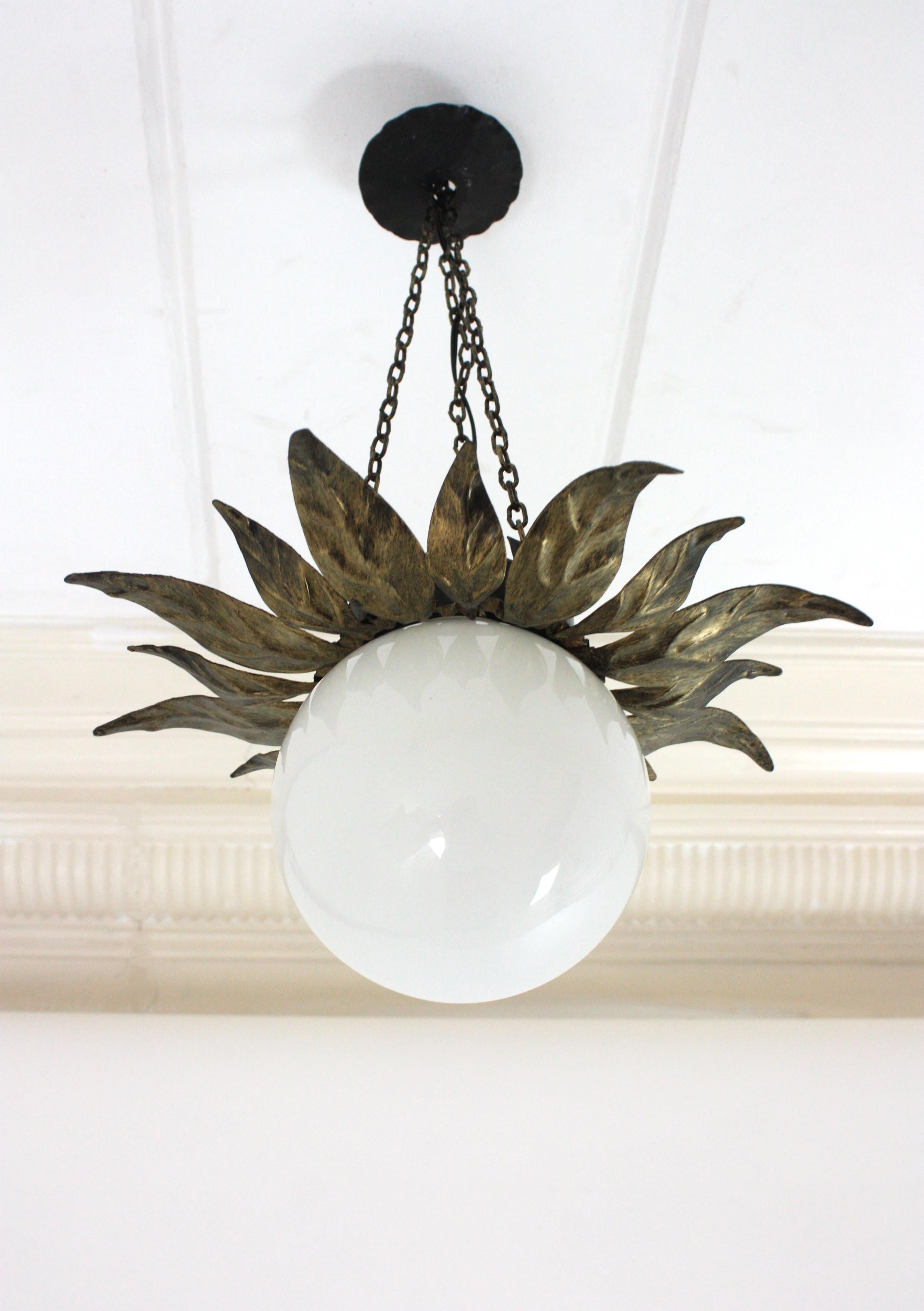 Lights Lighting en métal doré avec globe en verre au lait, 1950 en vente 3