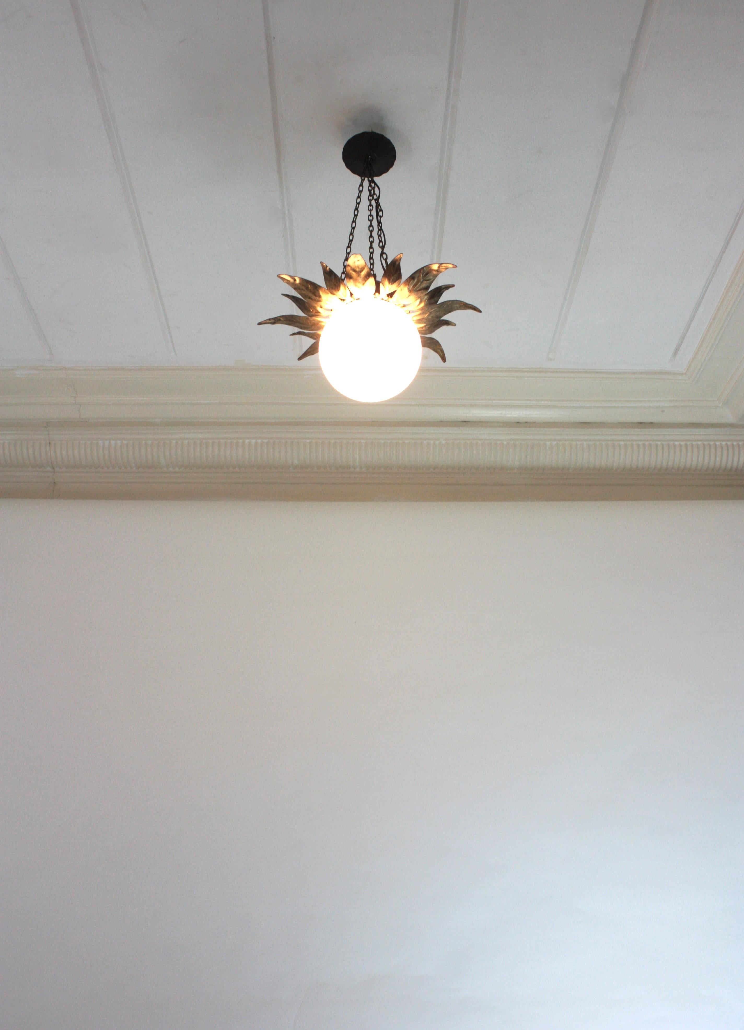 Lights Lighting en métal doré avec globe en verre au lait, 1950 en vente 4