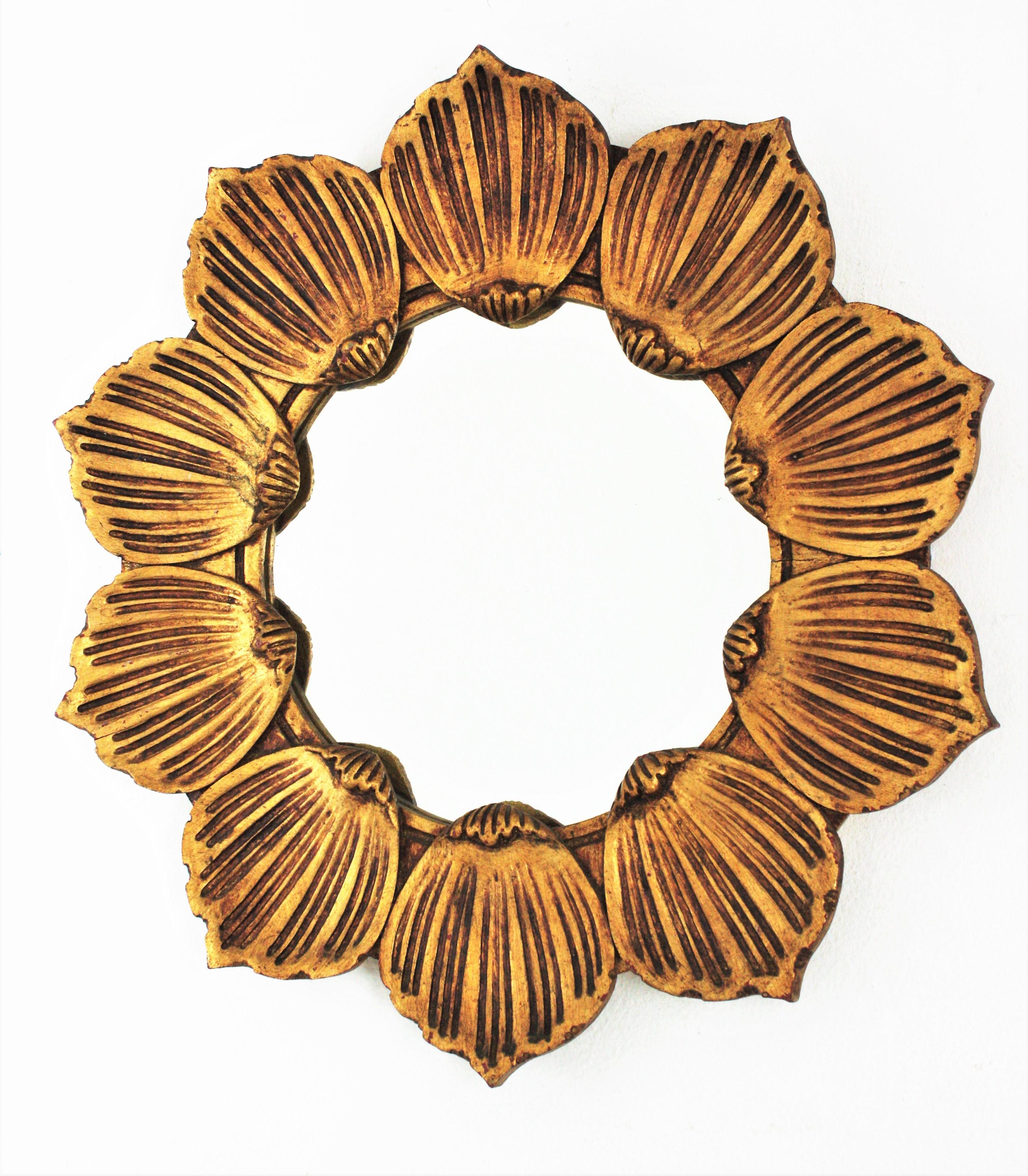 Francisco Hurtado Giltwood Sunburst Flower Mirror
Unique wood carved flower shaped mirror with gold leaf finish. Manufactured by Francisco Hurtado, Spain 1960s.
This mirror was handcrafted at the Mid-Century Modern period in the Hollywood Regency