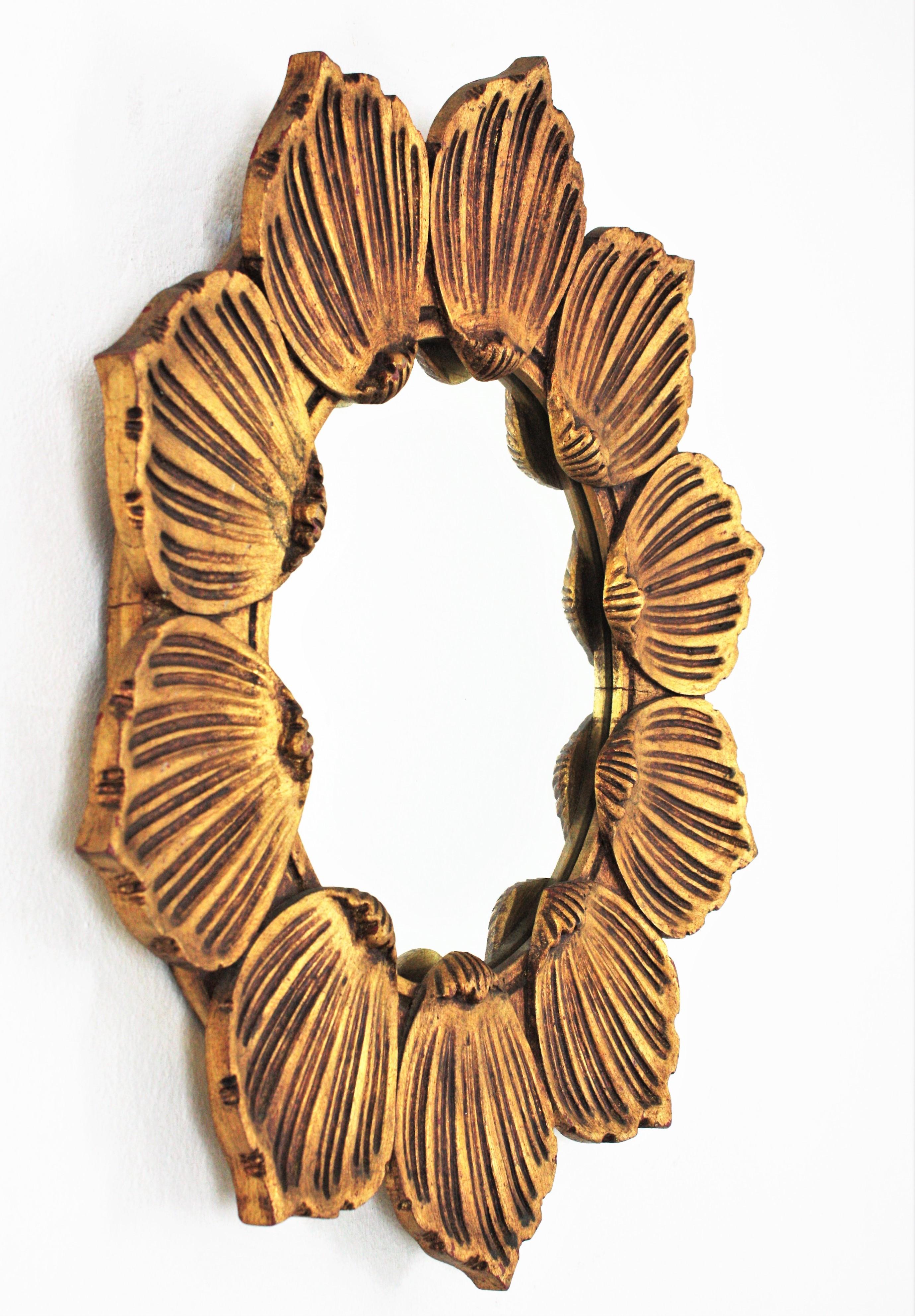 Spanish Hollywood Regency Sunburst Flower Mirror in Carved Giltwood For Sale 1