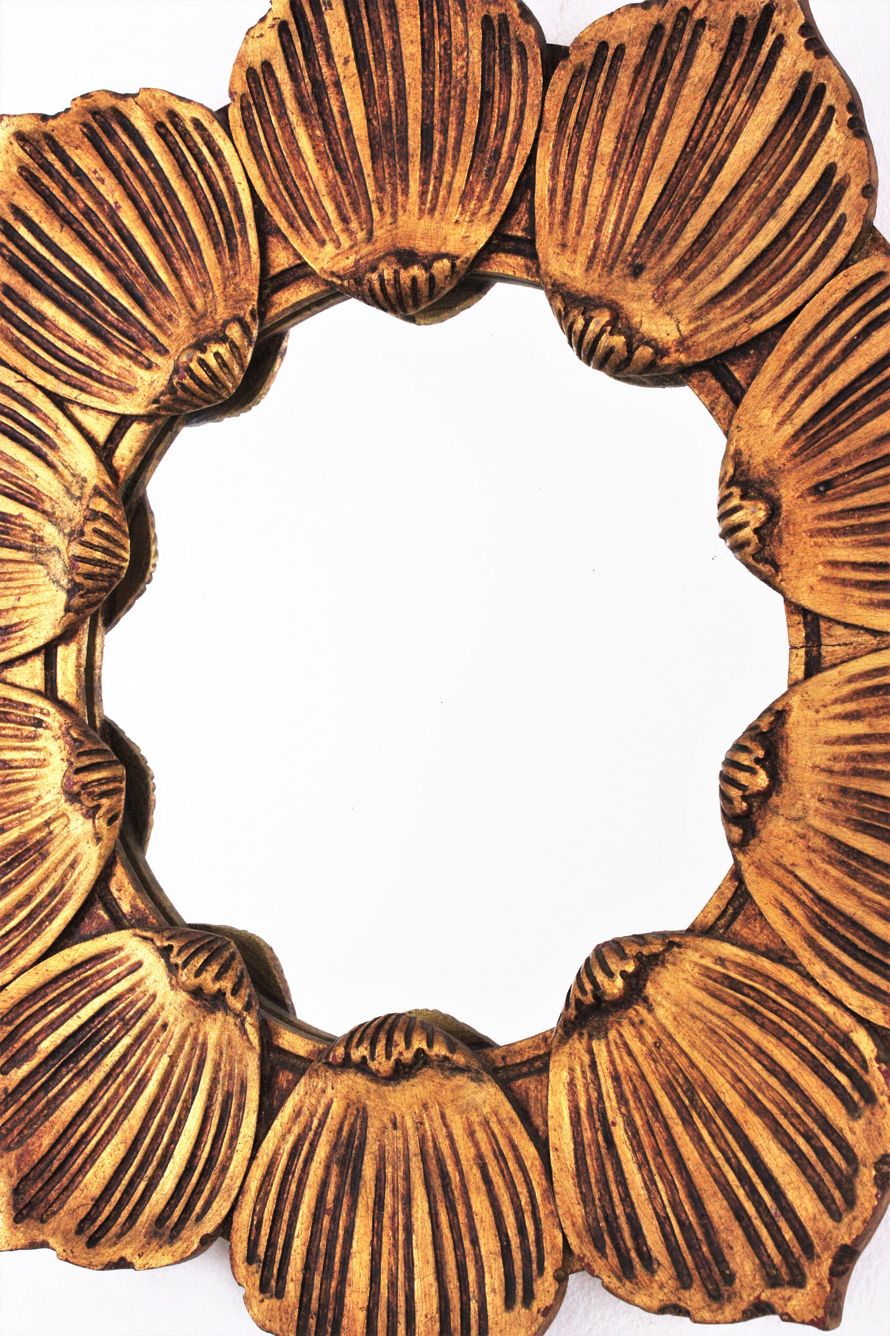 Spanish Hollywood Regency Sunburst Flower Mirror in Carved Giltwood  For Sale 2