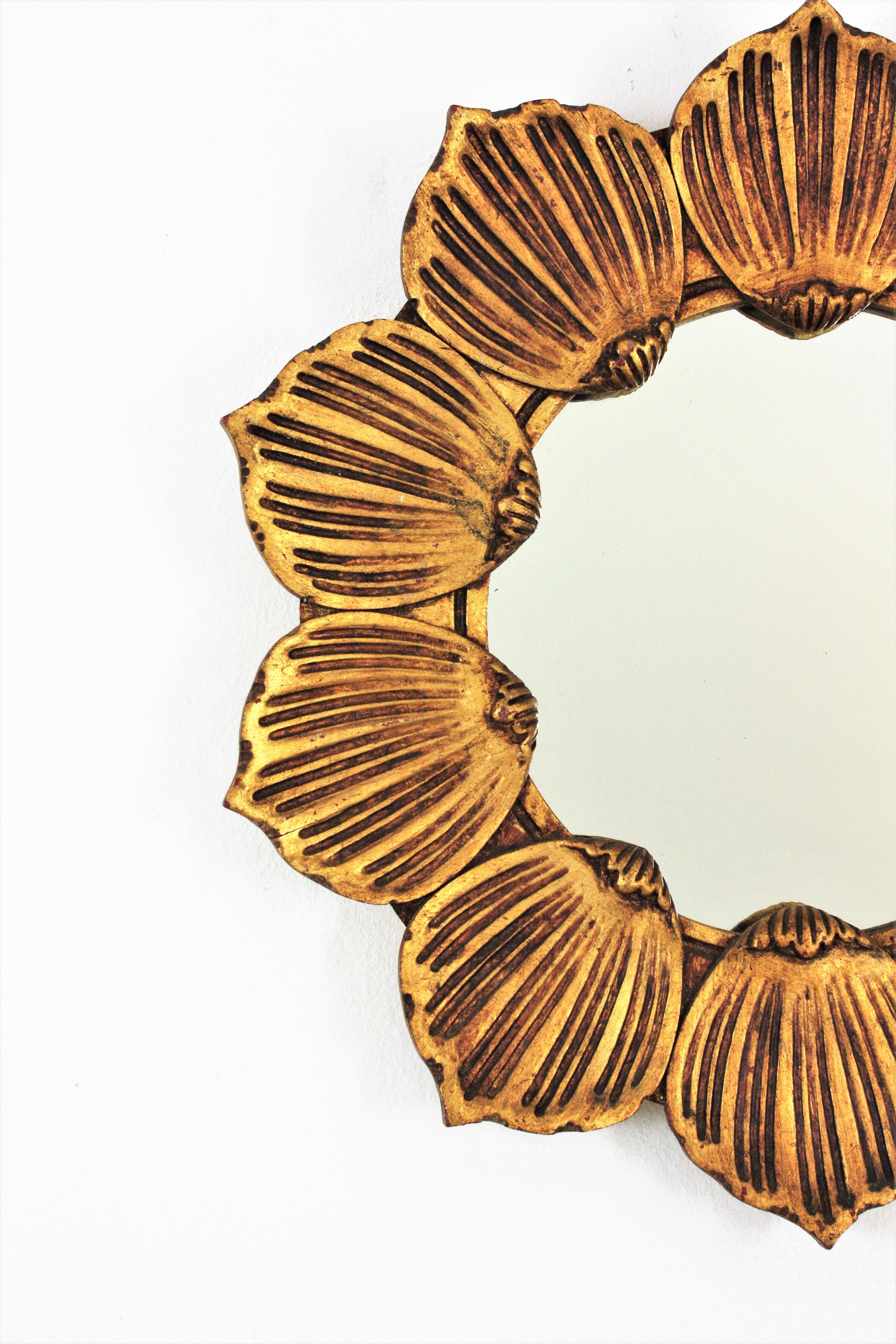 Spanish Hollywood Regency Sunburst Flower Mirror in Carved Giltwood  For Sale 3