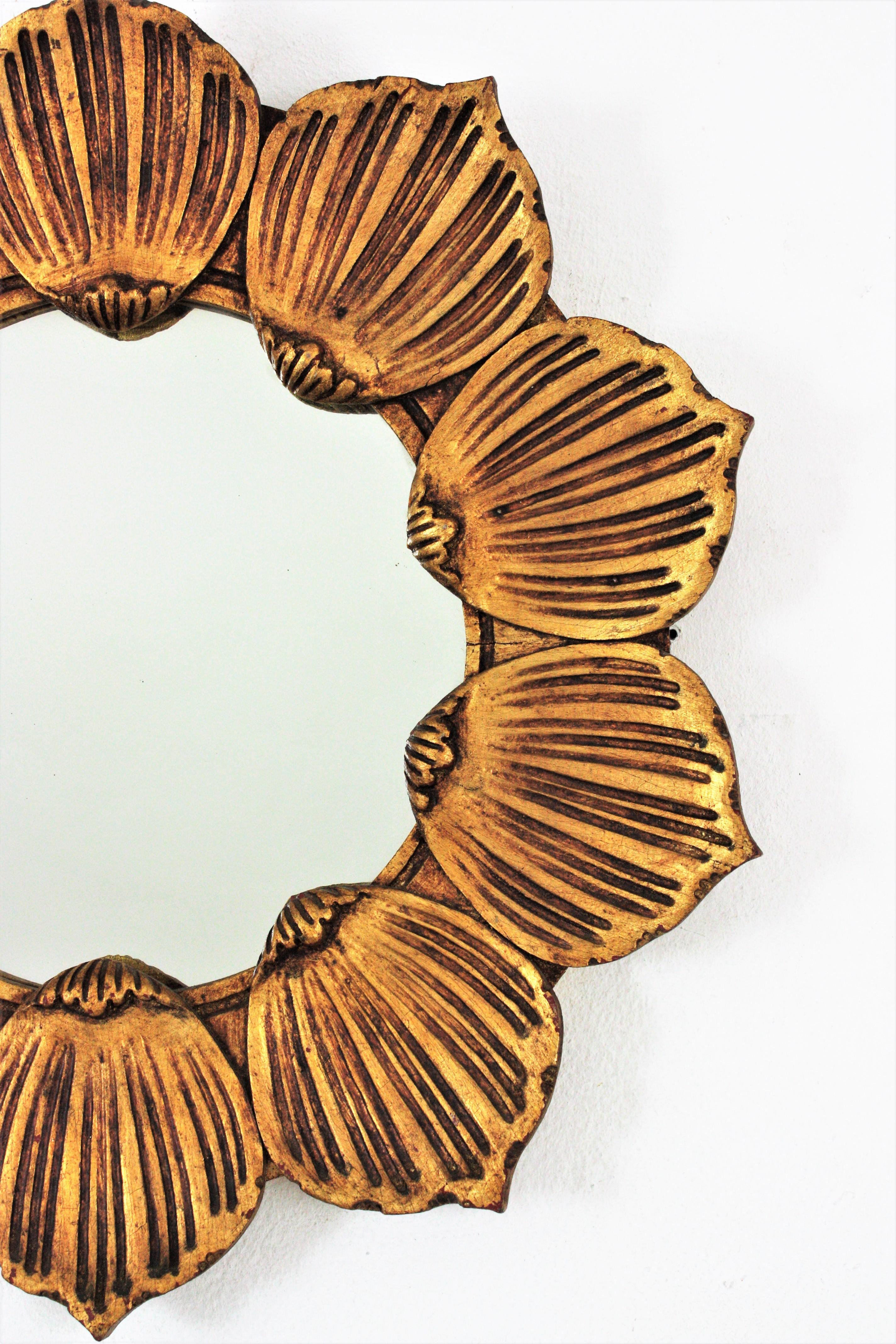 Spanish Hollywood Regency Sunburst Flower Mirror in Carved Giltwood  For Sale 4