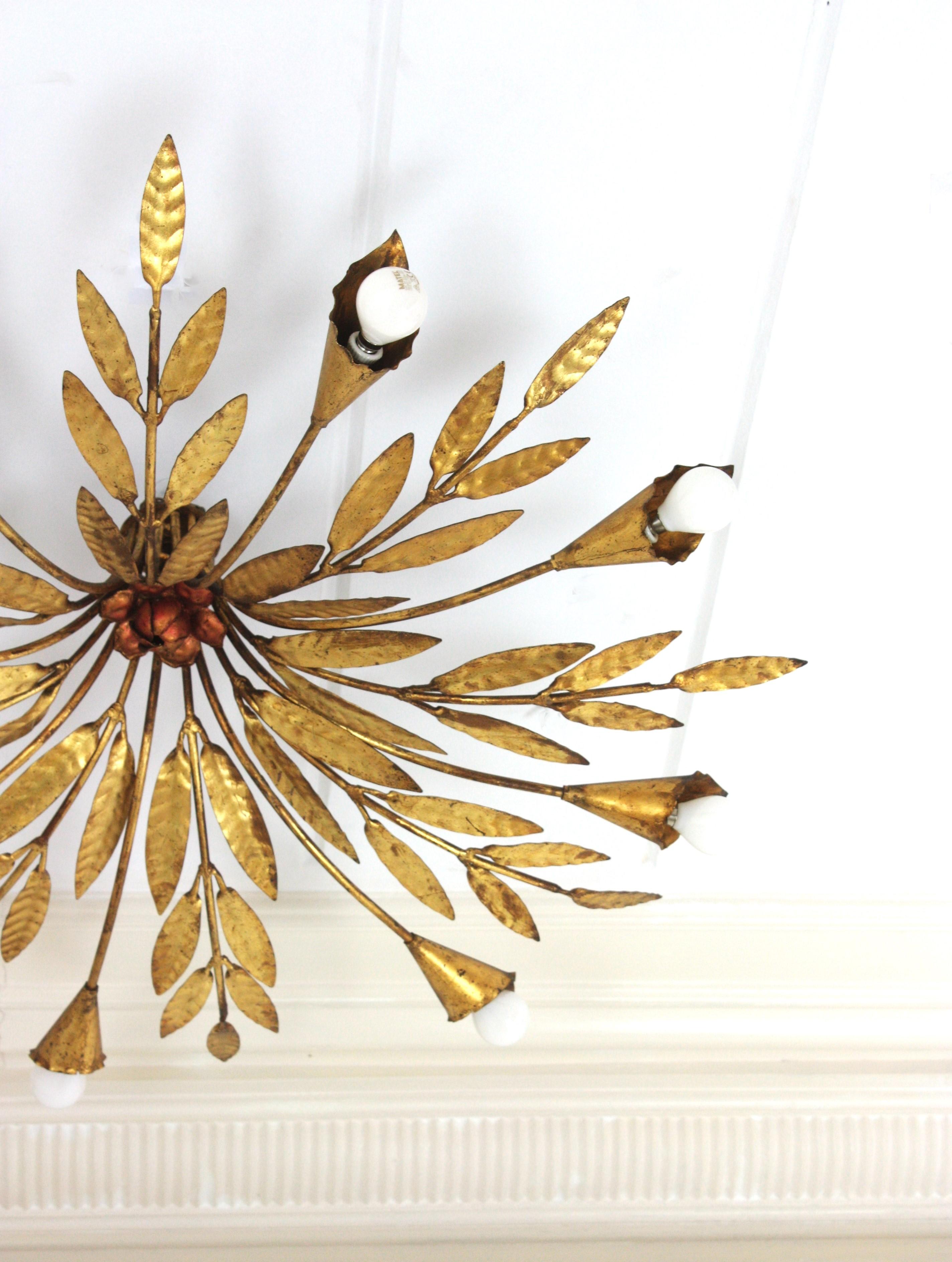 Sunburst Foliage-Deckenleuchte aus vergoldetem Eisen mit Blumendetails, 8 Lights im Angebot 2