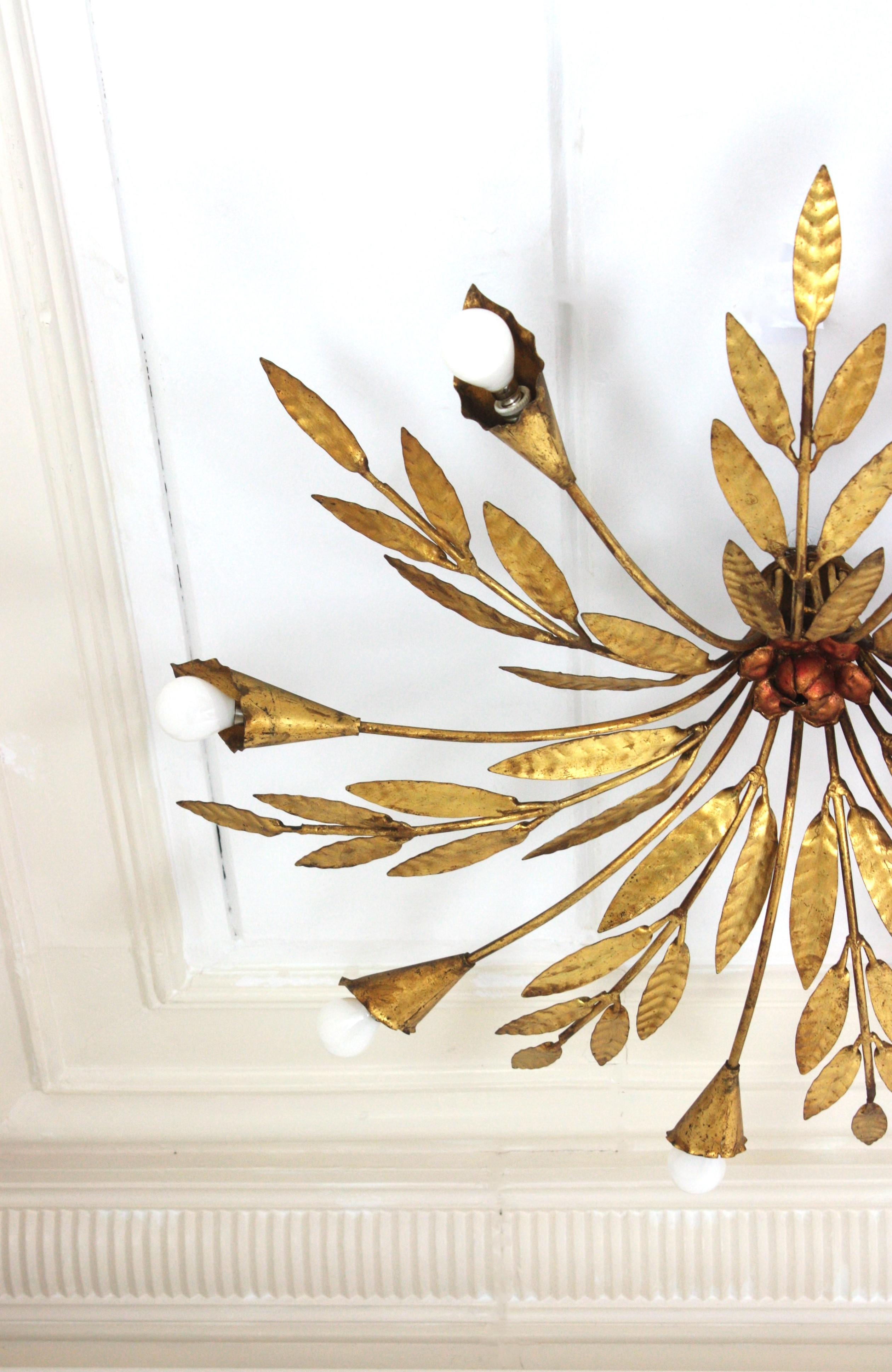 Sunburst Foliage-Deckenleuchte aus vergoldetem Eisen mit Blumendetails, 8 Lights im Angebot 3