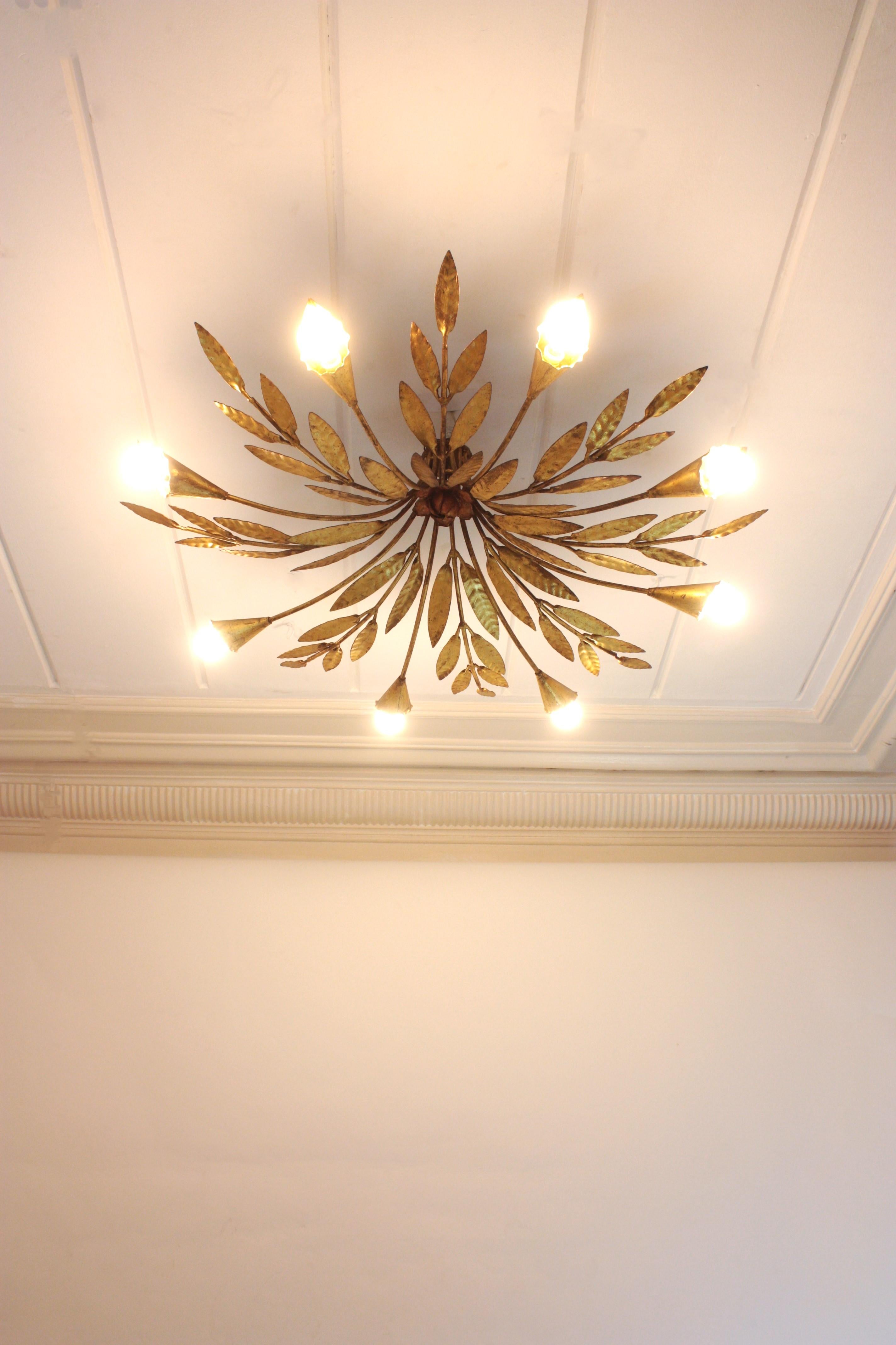 Sunburst Foliage-Deckenleuchte aus vergoldetem Eisen mit Blumendetails, 8 Lights im Angebot 6