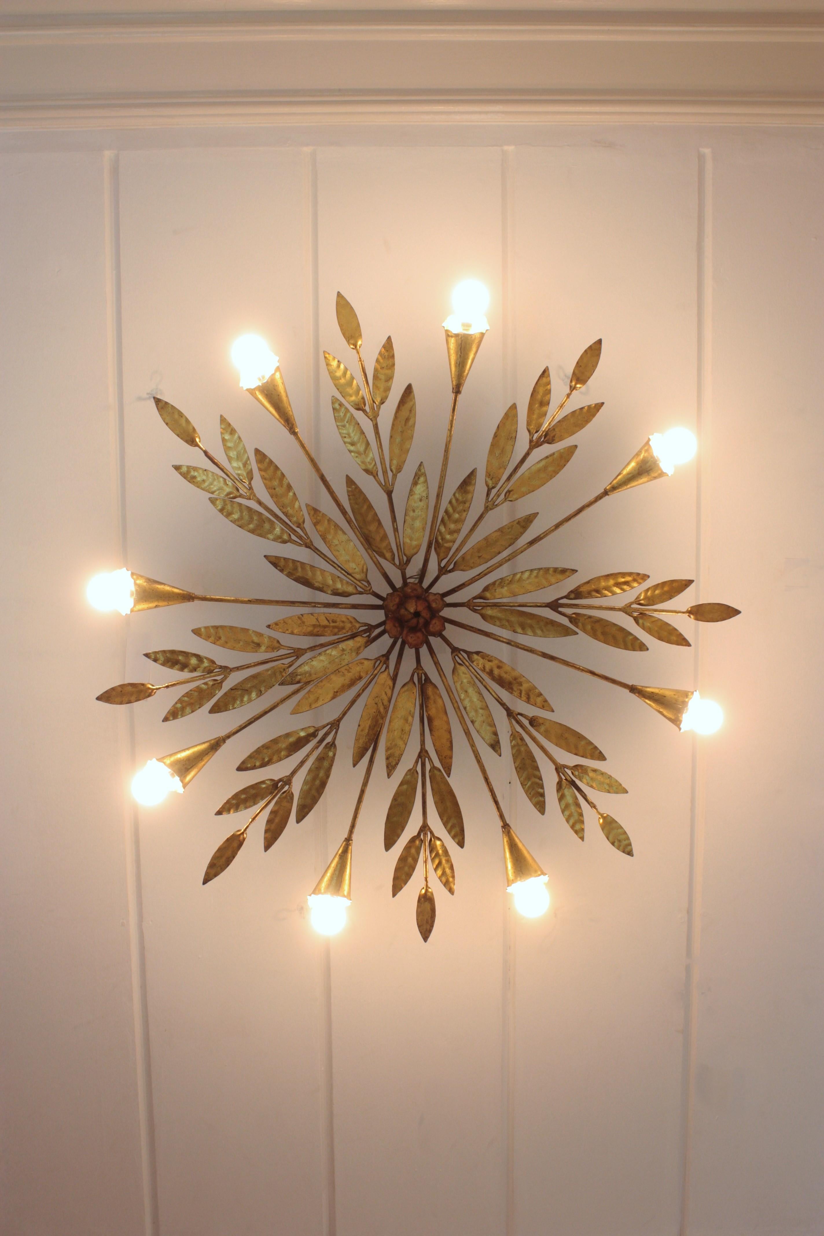 Sunburst Foliage-Deckenleuchte aus vergoldetem Eisen mit Blumendetails, 8 Lights im Angebot 8