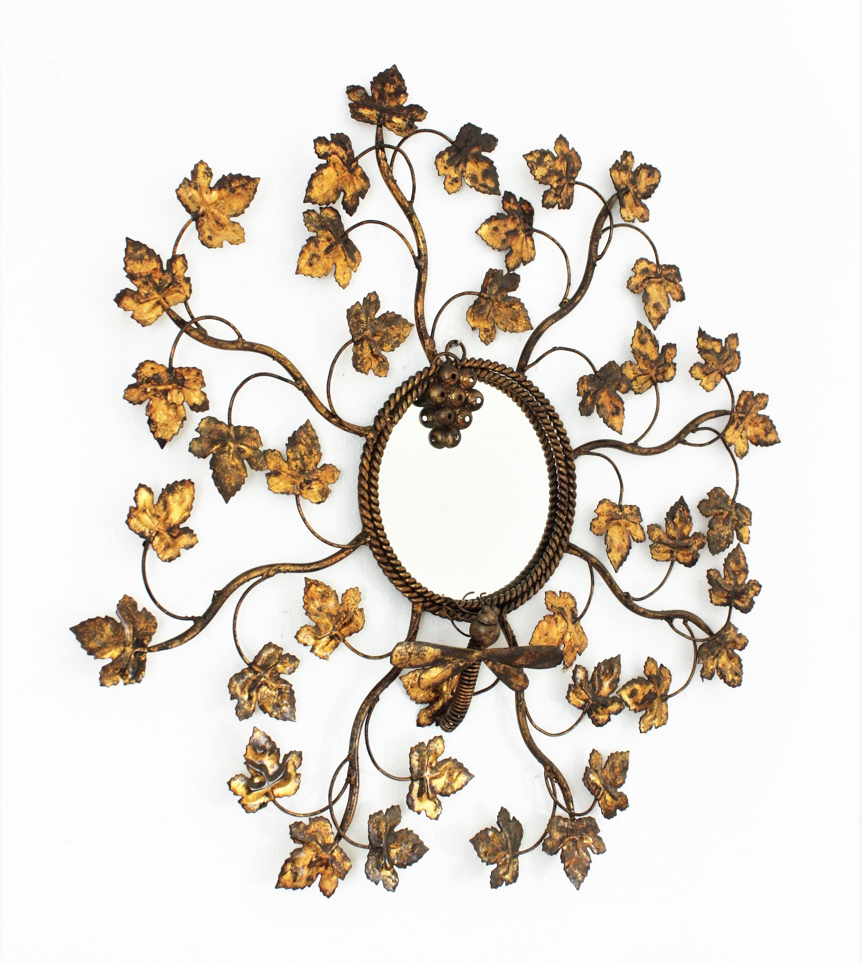 Mid-Century Modern Miroir à feuillage en fer doré avec motif de mouche dragon, années 1950 en vente