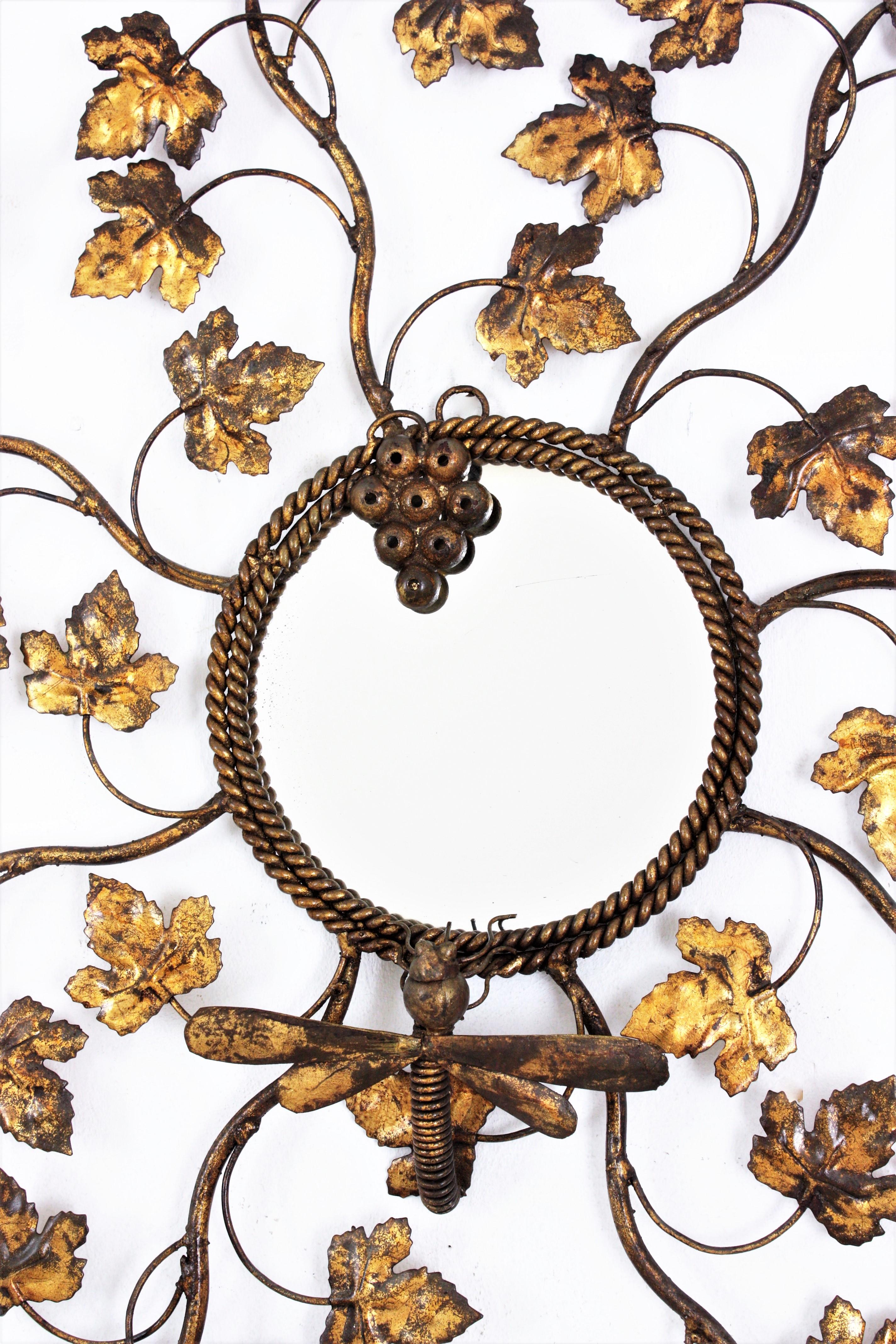20ième siècle Miroir à feuillage en fer doré avec motif de mouche dragon, années 1950 en vente