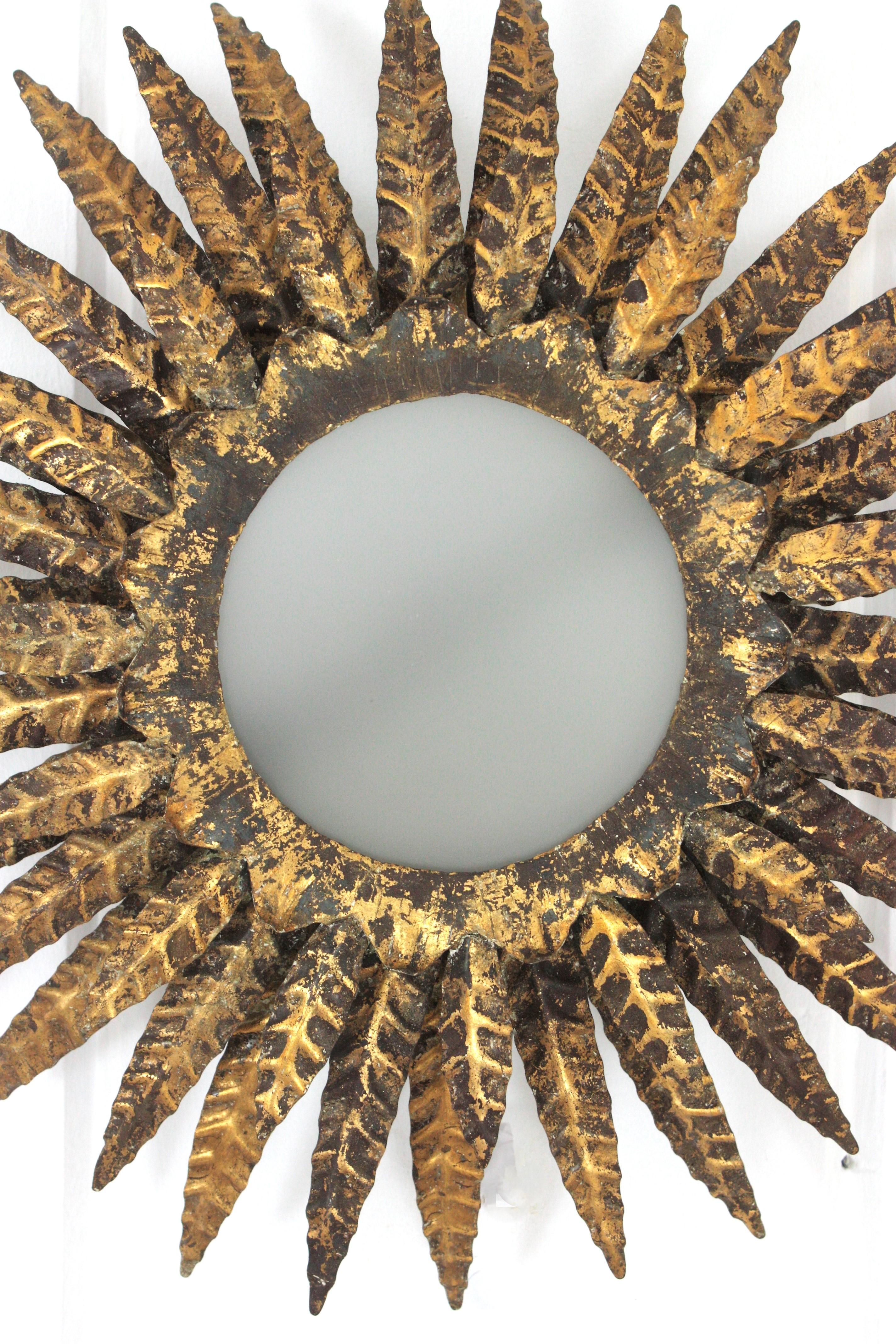 Sunburst Foliage Triple Layered Ceiling Light Fixture in Gilt Iron In Good Condition For Sale In Barcelona, ES