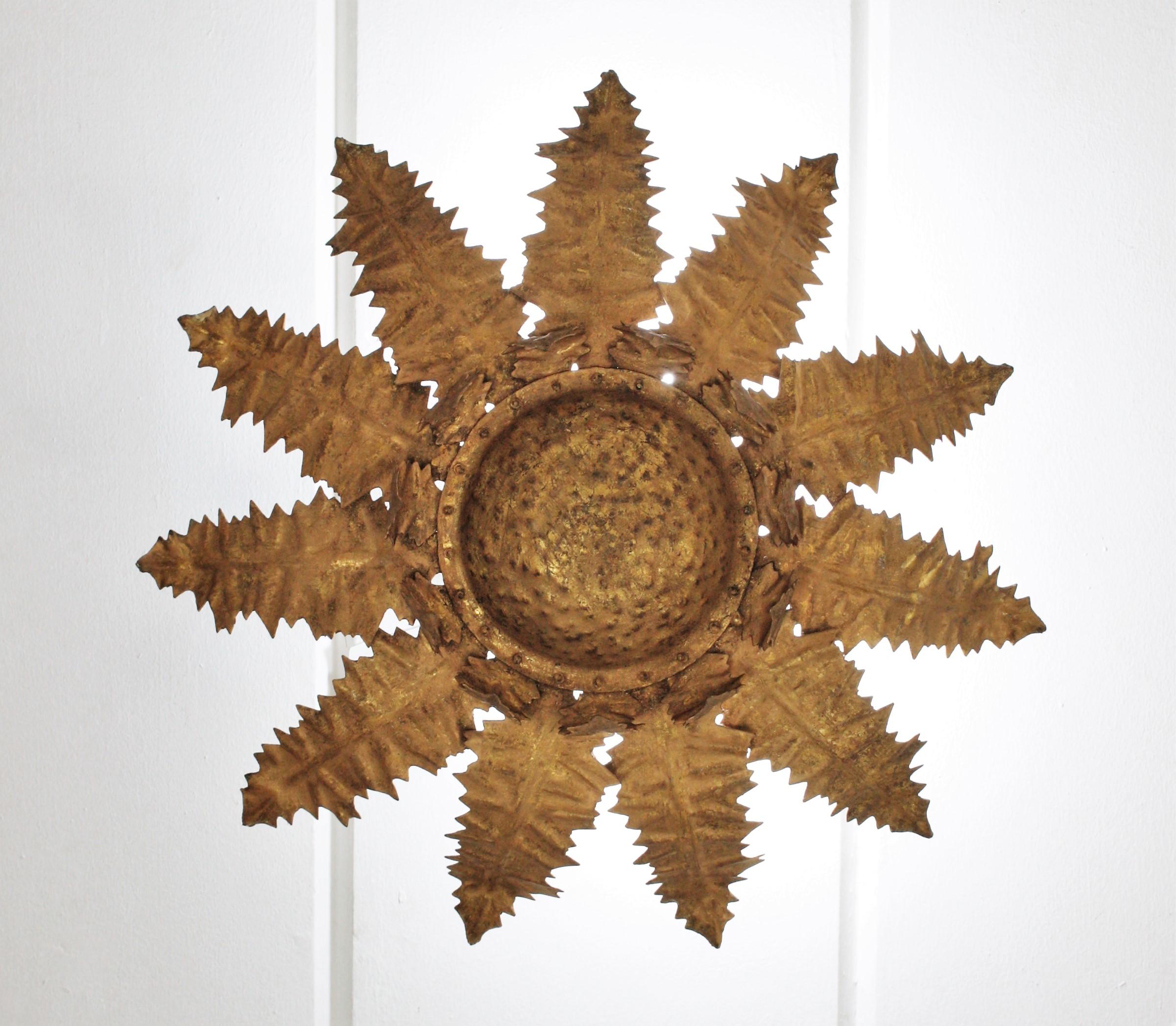 French Sunburst Leafed Light Fixture in Gilt Iron, 1950s For Sale 3