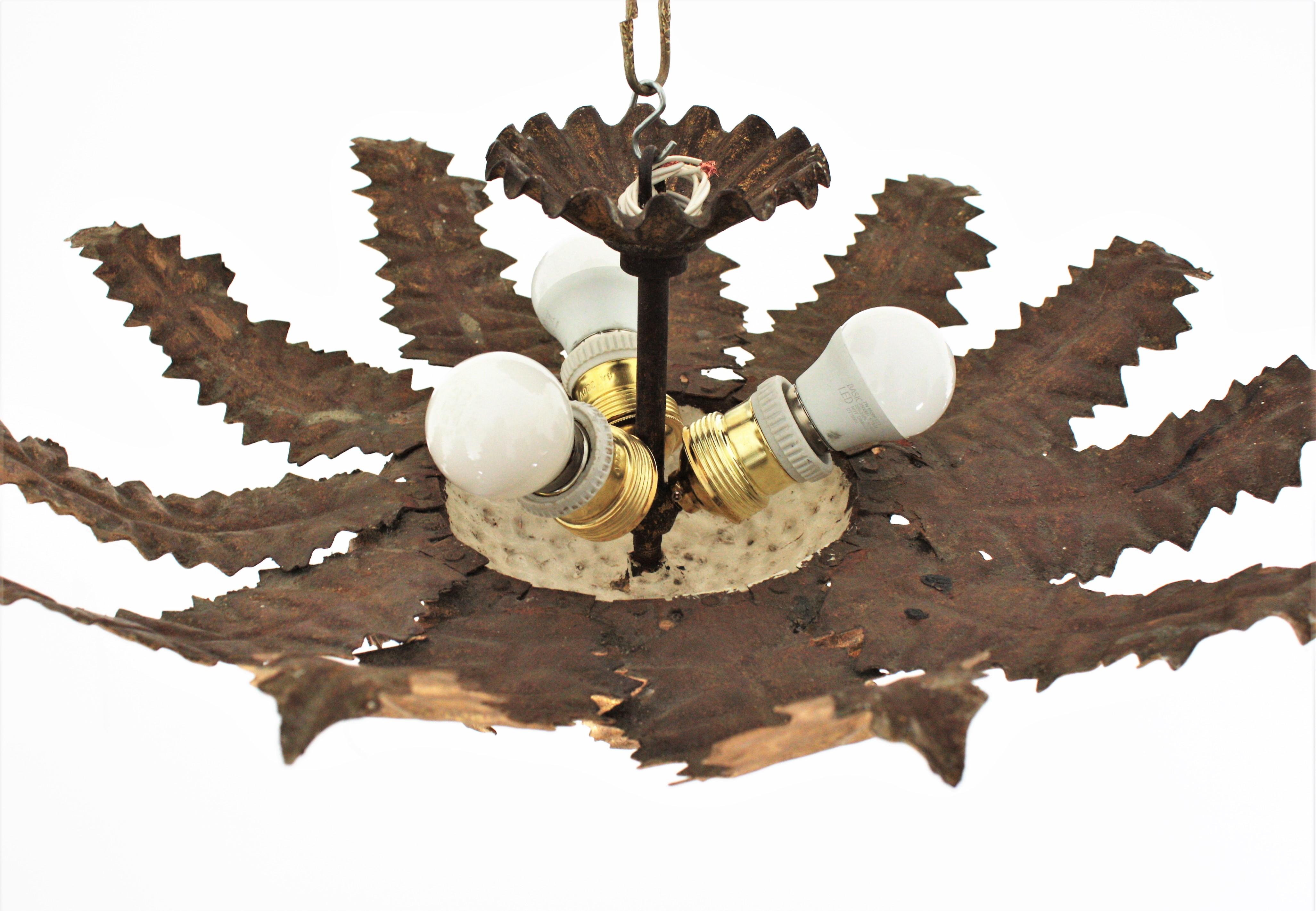 French Sunburst Leafed Light Fixture in Gilt Iron, 1950s For Sale 11