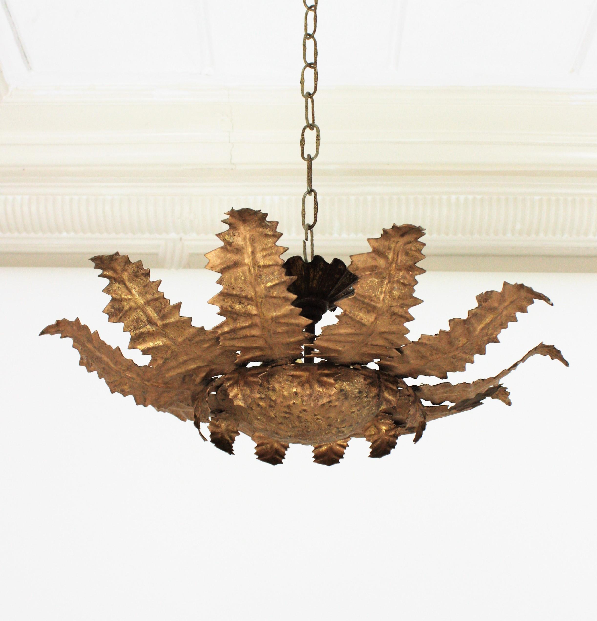French Sunburst Leafed Light Fixture in Gilt Iron, 1950s For Sale 1