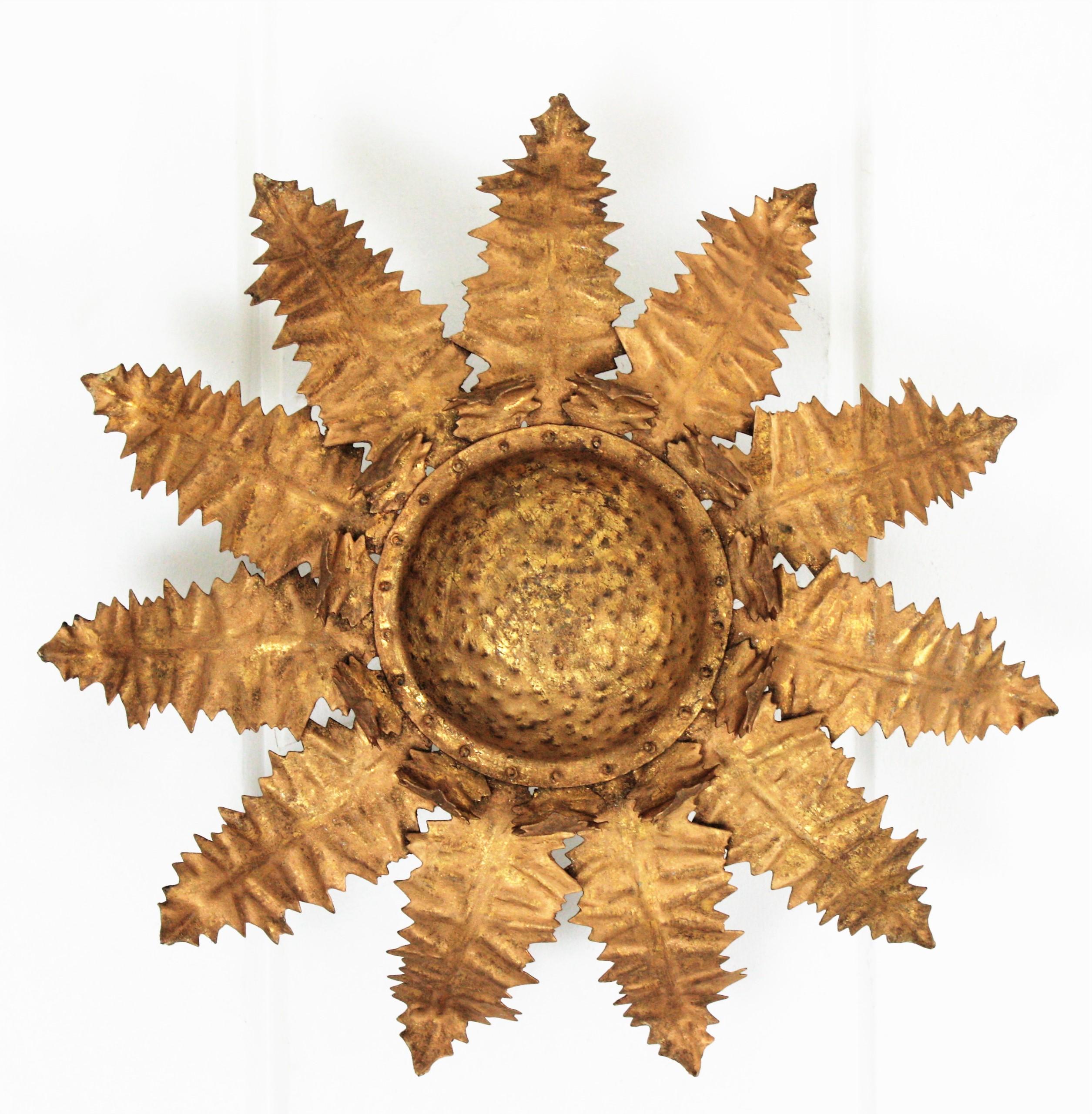 French Sunburst Leafed Light Fixture in Gilt Iron, 1950s For Sale 2
