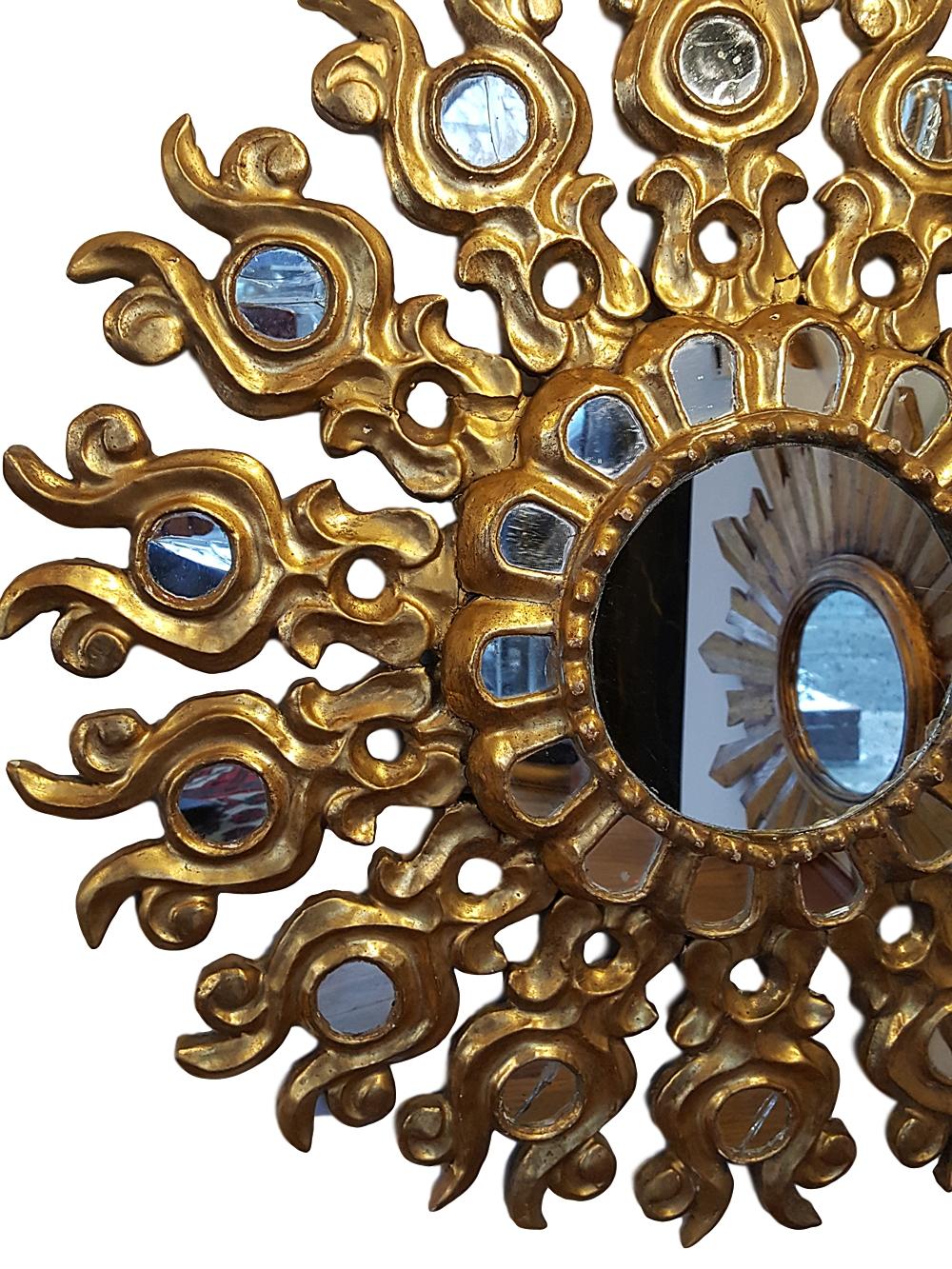 Sunburst Giltwood Mirror. In Good Condition For Sale In New York, NY