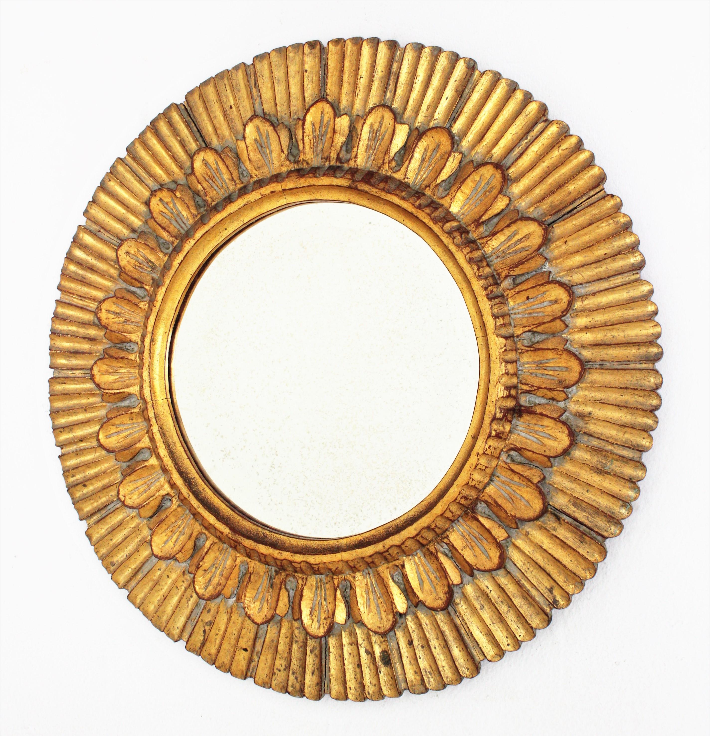 Spanish Sunburst Giltwood Round Wall Mirror For Sale 3