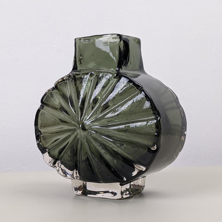 Mid-Century Modern 'Sunburst’ Glass Vase by Geoffrey Baxter for Whitefriars, 1960s For Sale