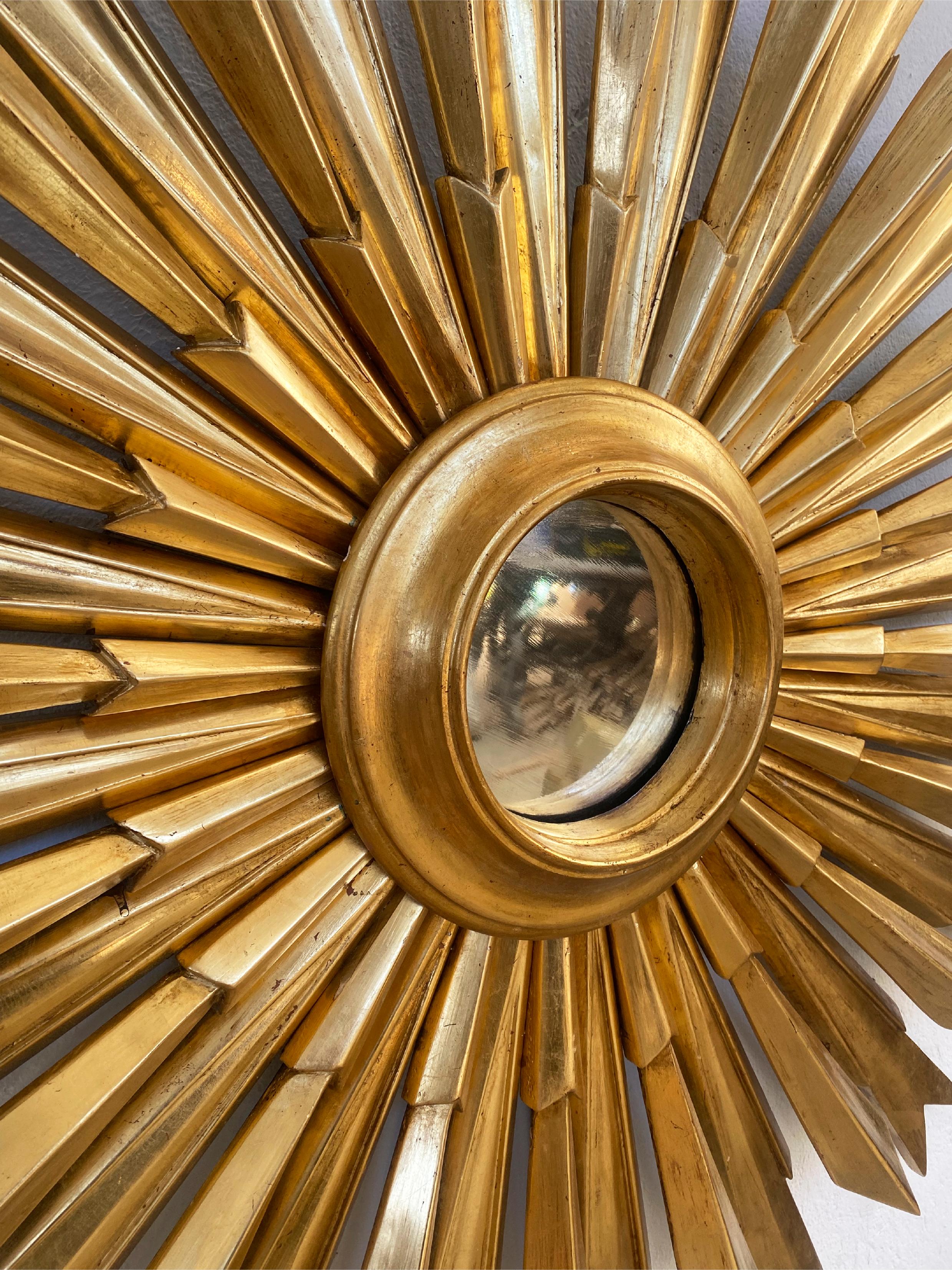 Espejo dorado tallado a mano Sunburst en Excelente estado para la venta en LA CELLERA DE TER, ES