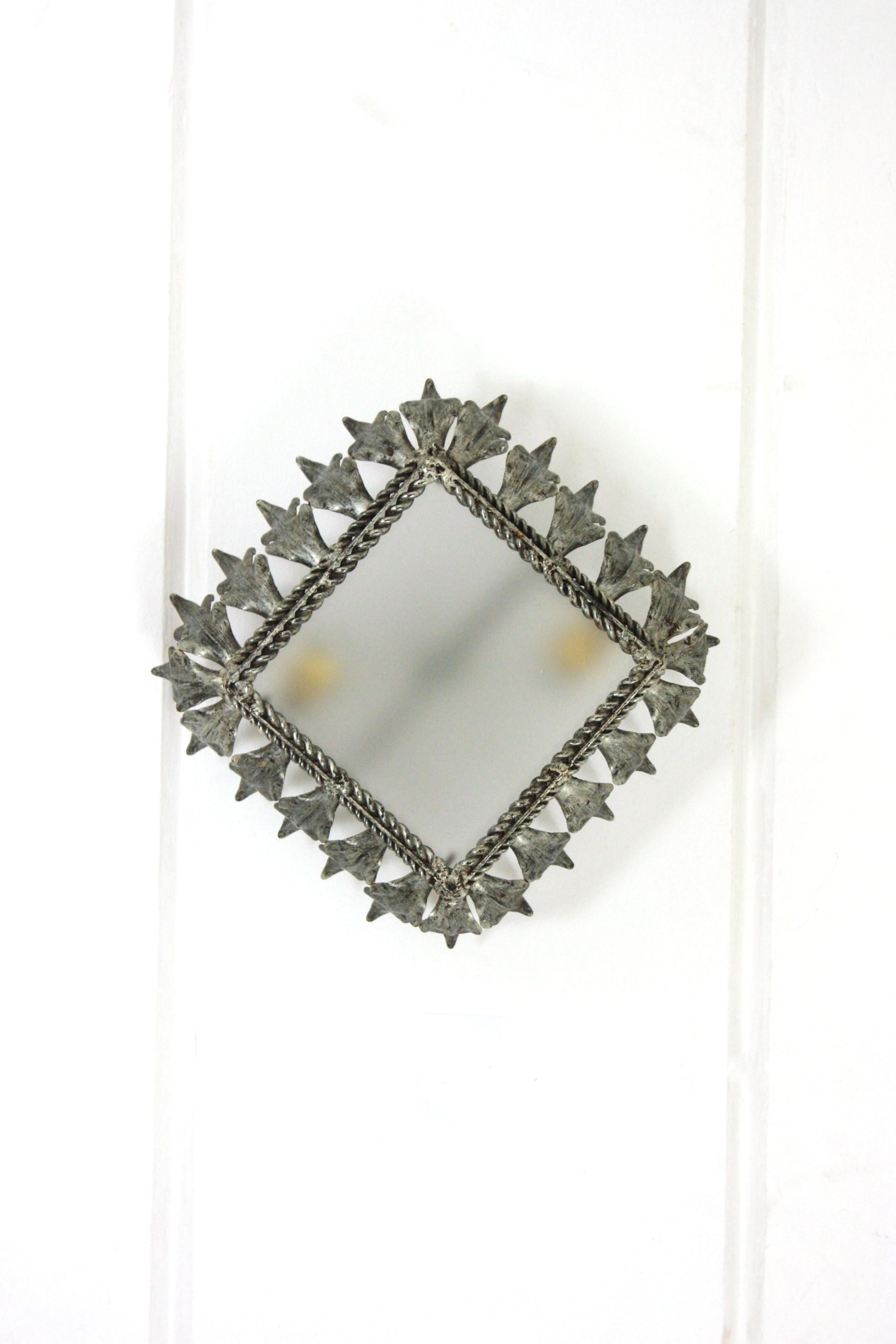 Plafoniera Sunburst Leafed Crown, ferro argentato e vetro smerigliato in vendita 2