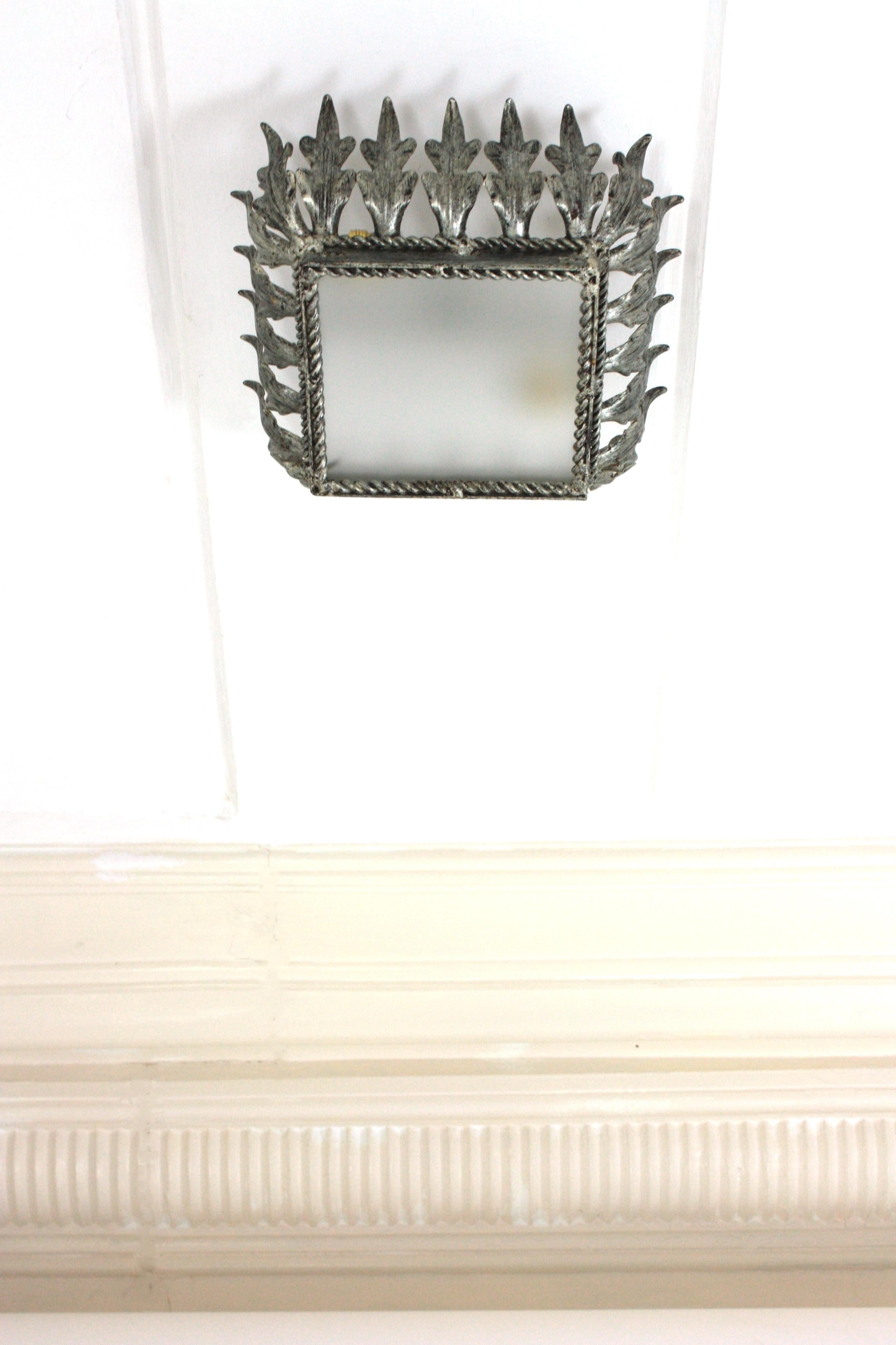 Plafoniera Sunburst Leafed Crown, ferro argentato e vetro smerigliato in vendita 5