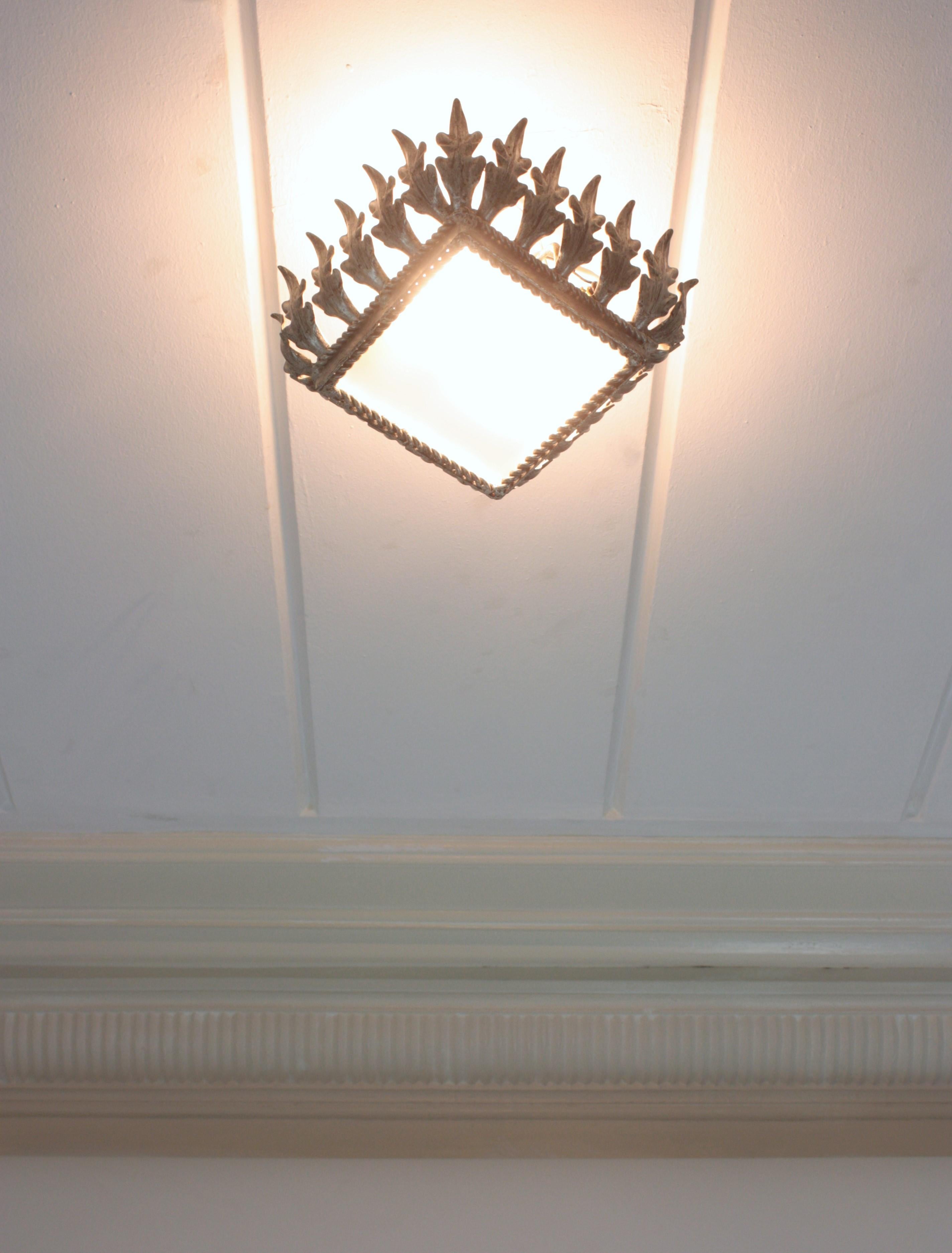 Plafoniera Sunburst Leafed Crown, ferro argentato e vetro smerigliato in vendita 6