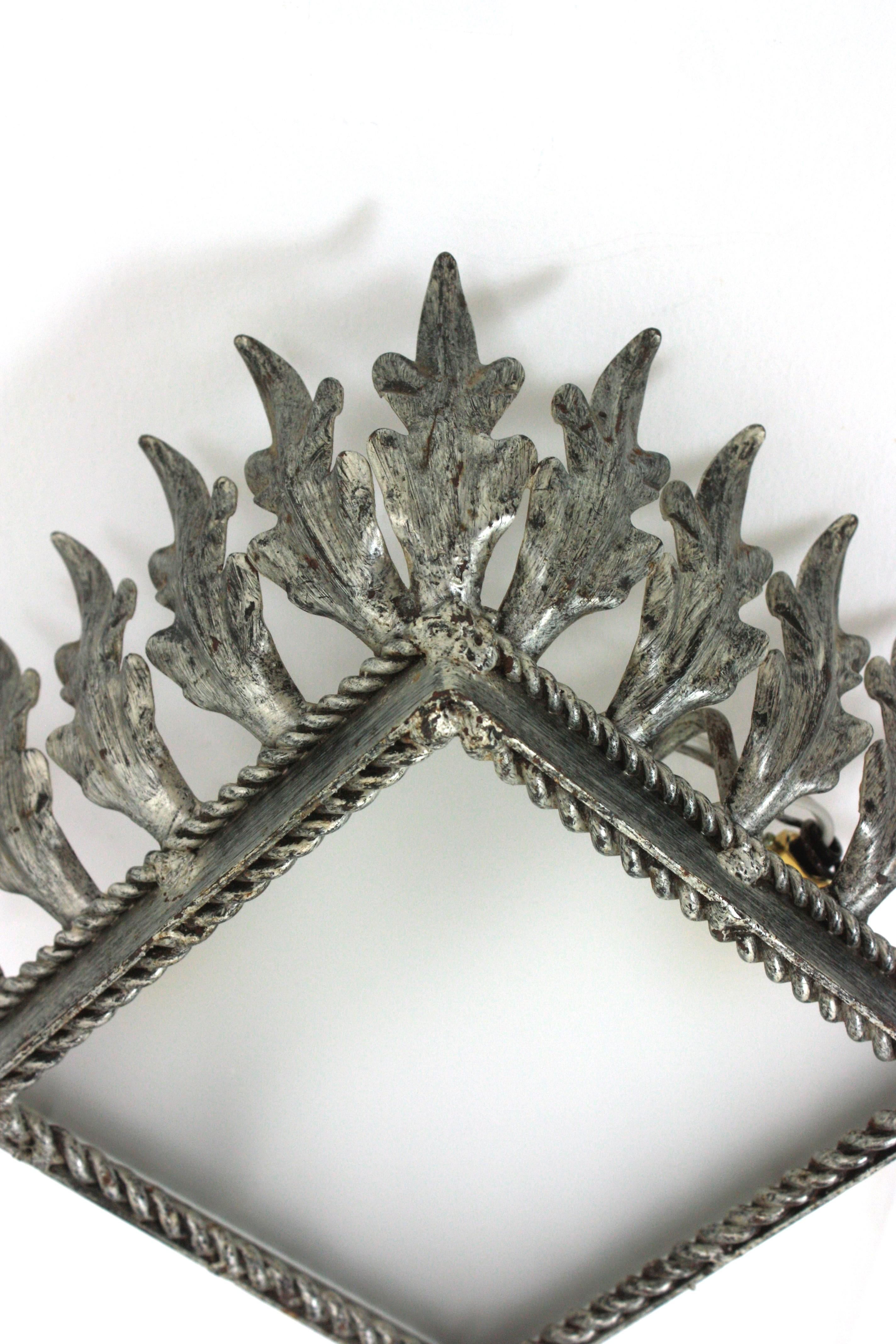 Plafoniera Sunburst Leafed Crown, ferro argentato e vetro smerigliato in vendita 1