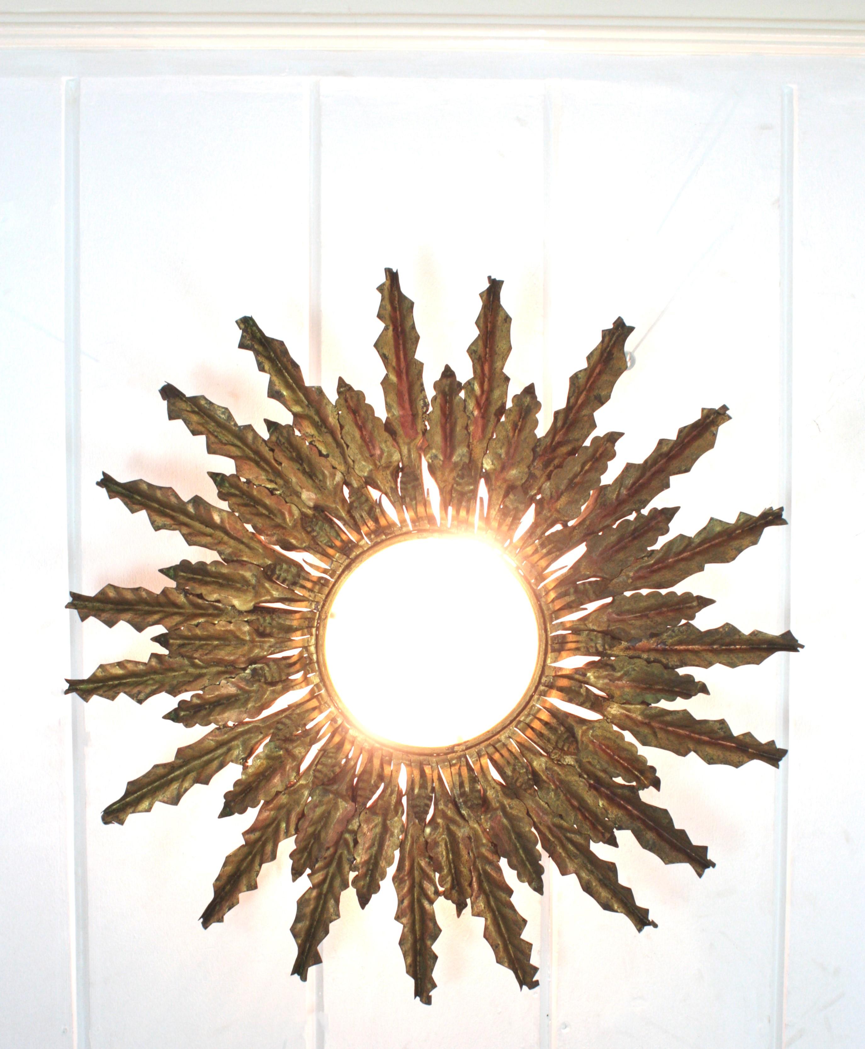 Sunburst Einbaubeleuchtung aus vergoldetem Eisen mit Ledergeflecht, XXL Größe im Zustand „Gut“ im Angebot in Barcelona, ES