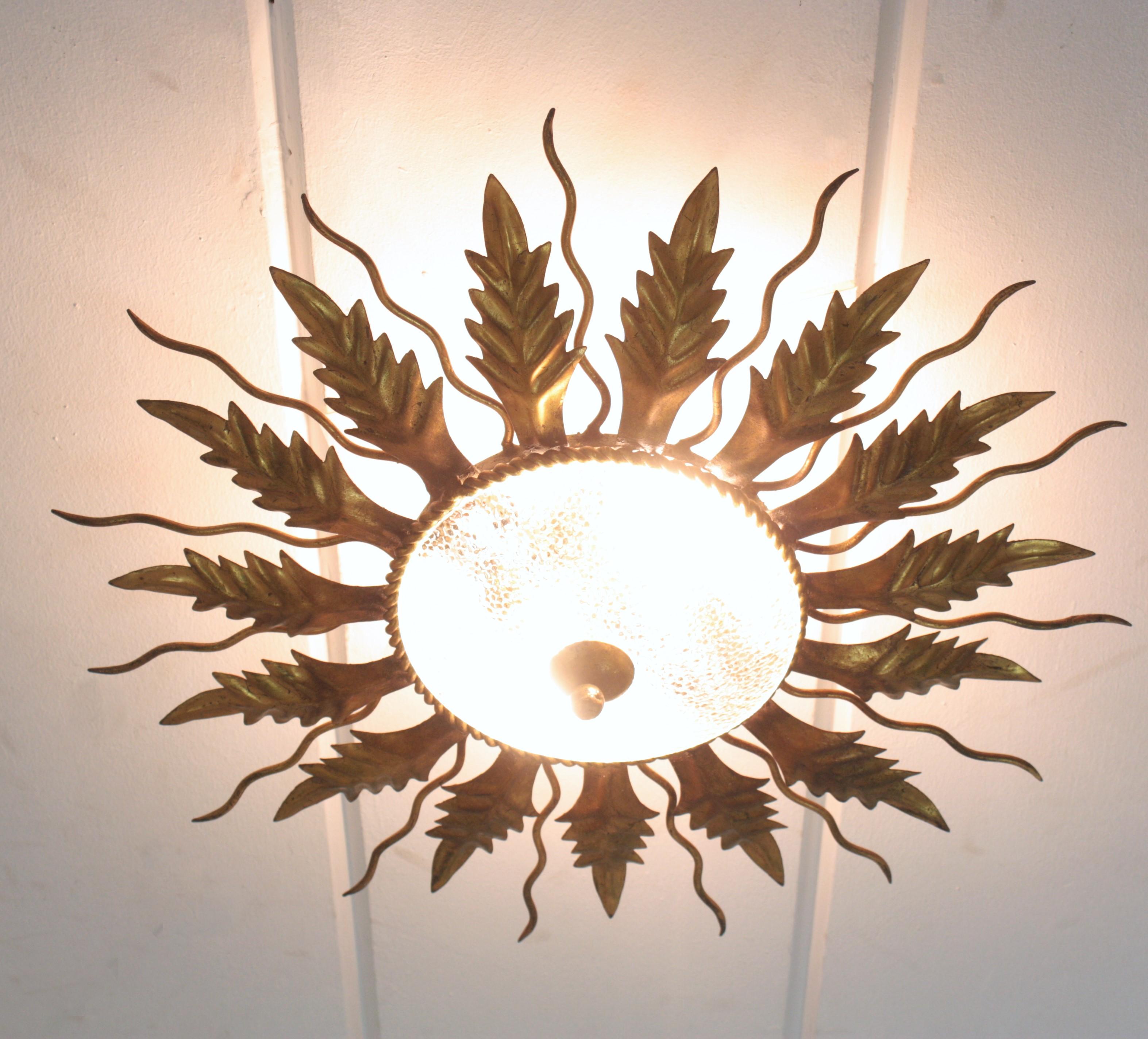 Sunburst Light Fixture / Flush Mount in Gilt Wrought Iron and Cracked Glass In Good Condition For Sale In Barcelona, ES