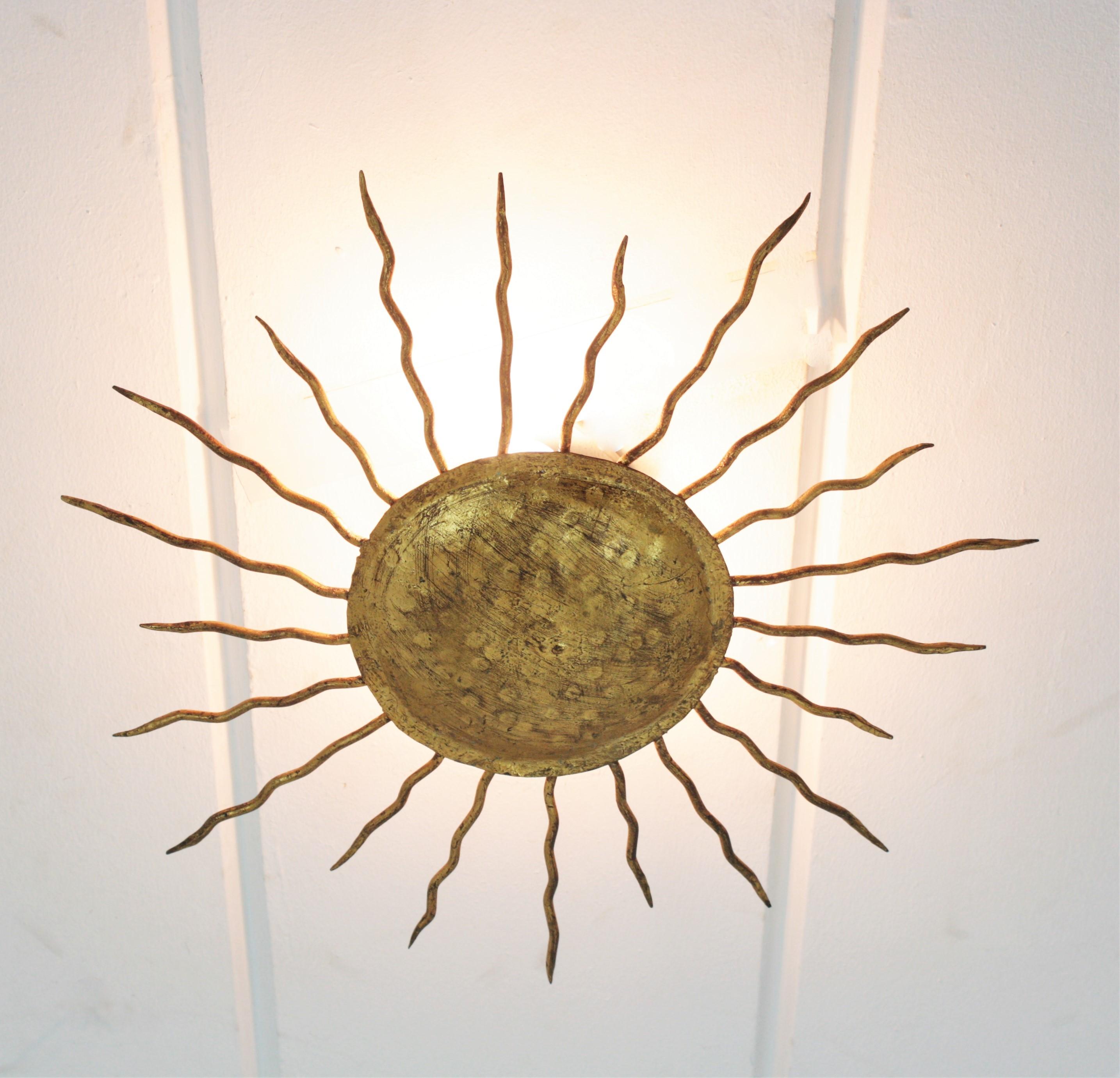 Luminaire / Luminaire encastré / applique murale Sunburst en fer forgé doré en vente 4