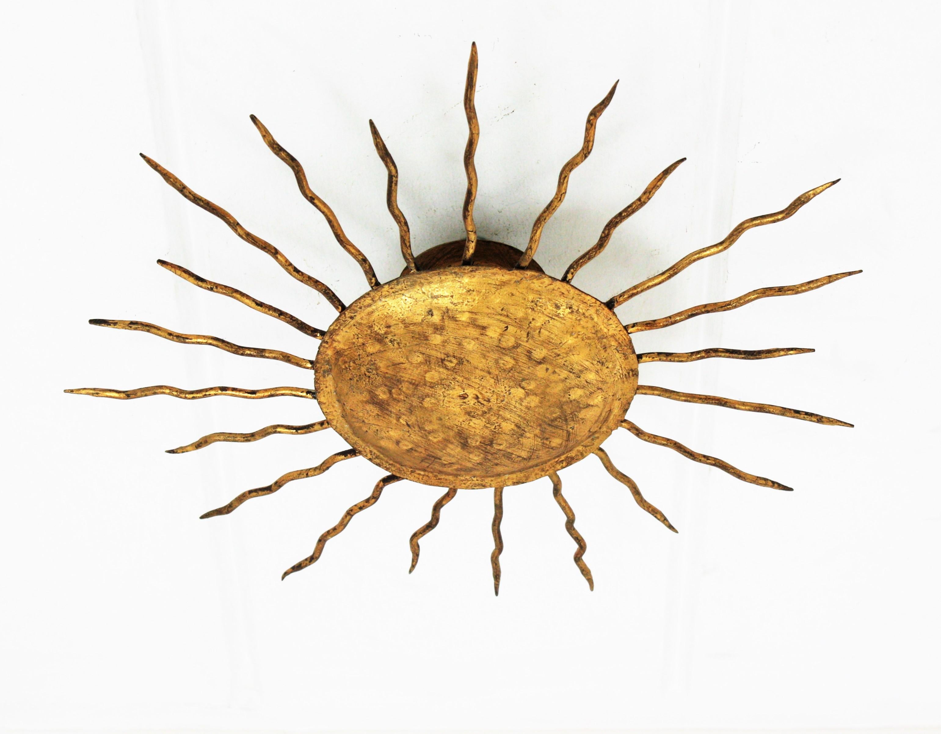 Sunburst Light Fixture / Flush Mount / Wall Light in Gilt Wrought Iron In Good Condition For Sale In Barcelona, ES