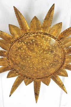 Sunburst Flush Mount Light Fixture en fer doré, Ferro Art
