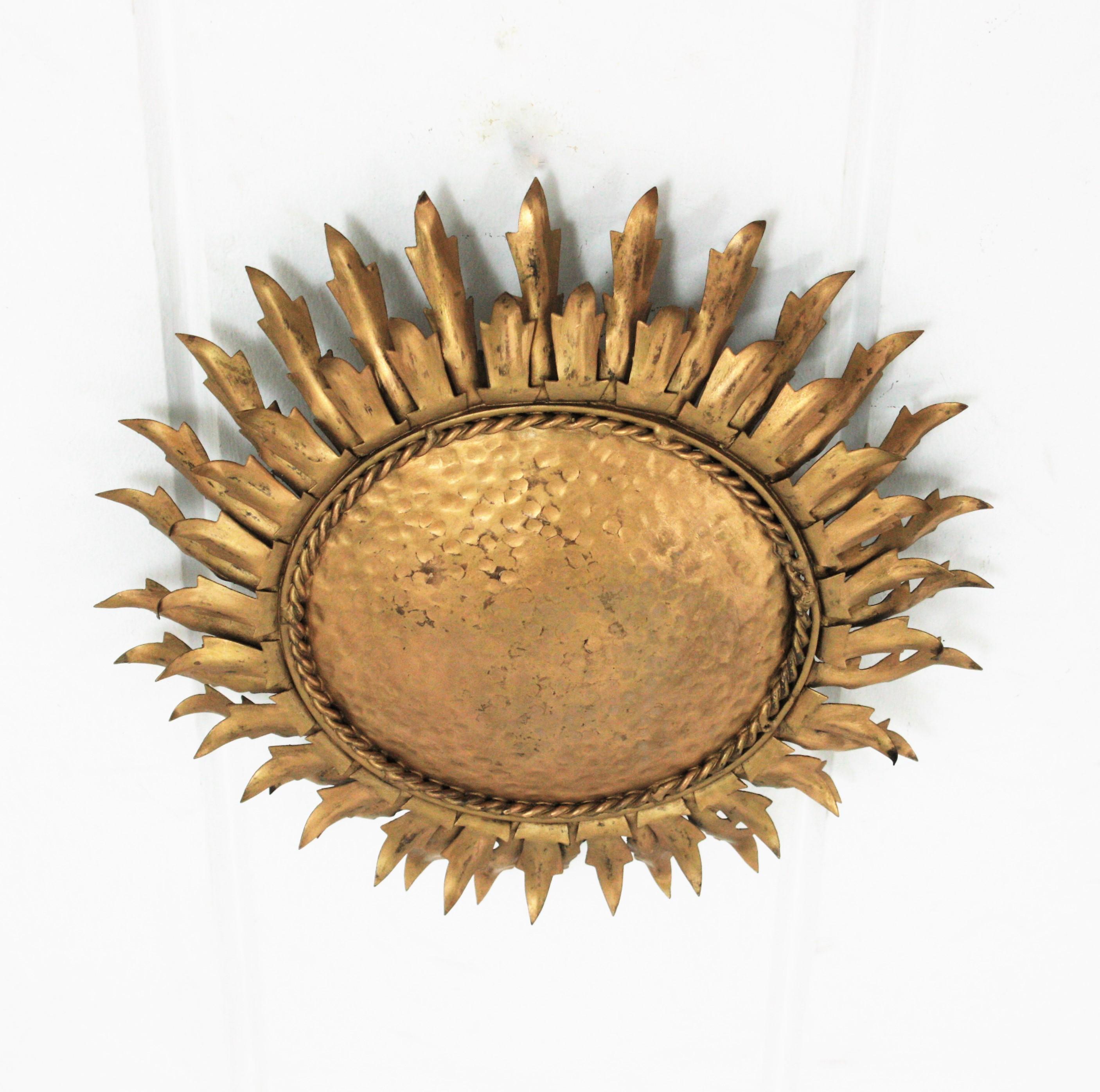 Sunburst Light Fixture / Wall Sconce in Gilt Metal, 1960s For Sale 3