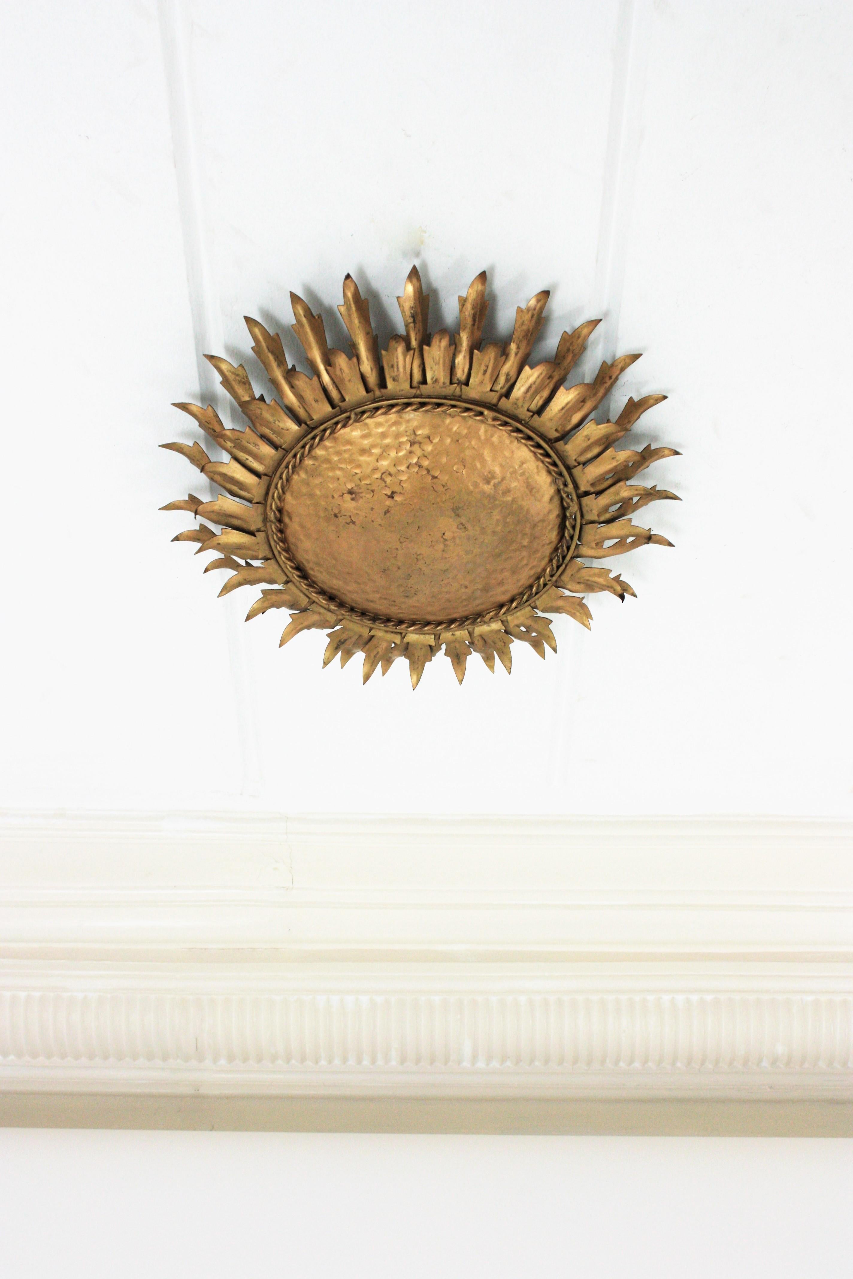 Mid-Century Modern Sunburst Light Fixture / Wall Sconce in Gilt Metal, 1960s For Sale