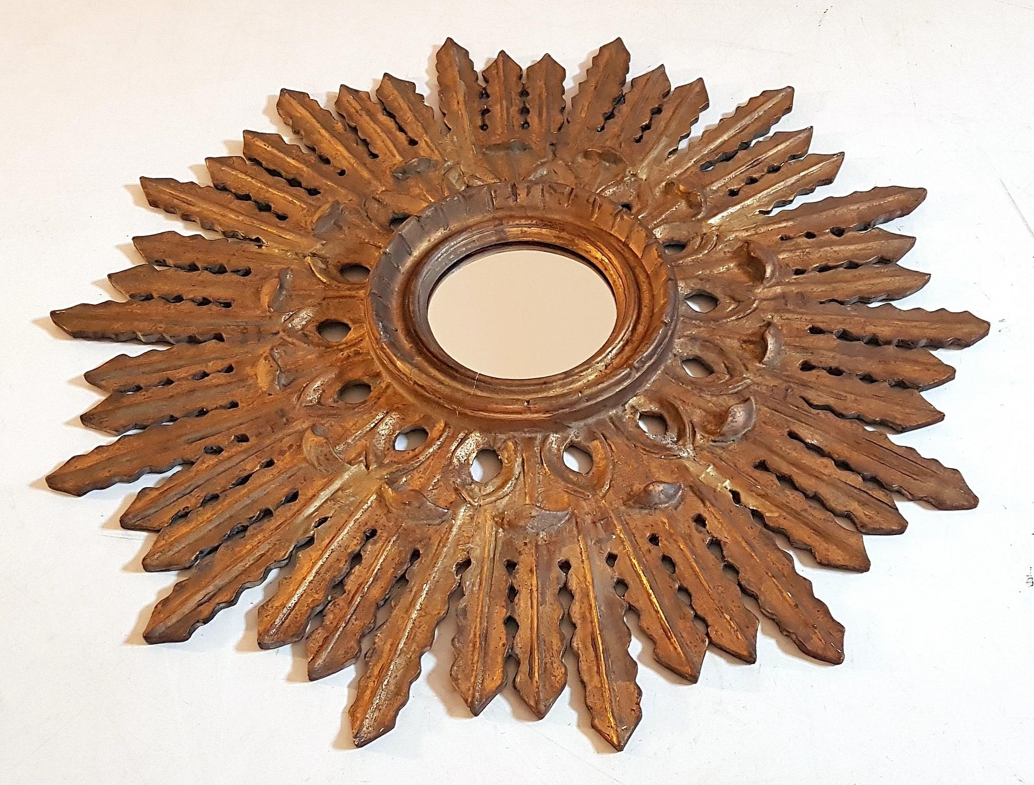 Sunburst Mirror Baroque Style Carved Giltwood Spain In Good Condition In Albano Laziale, Rome/Lazio