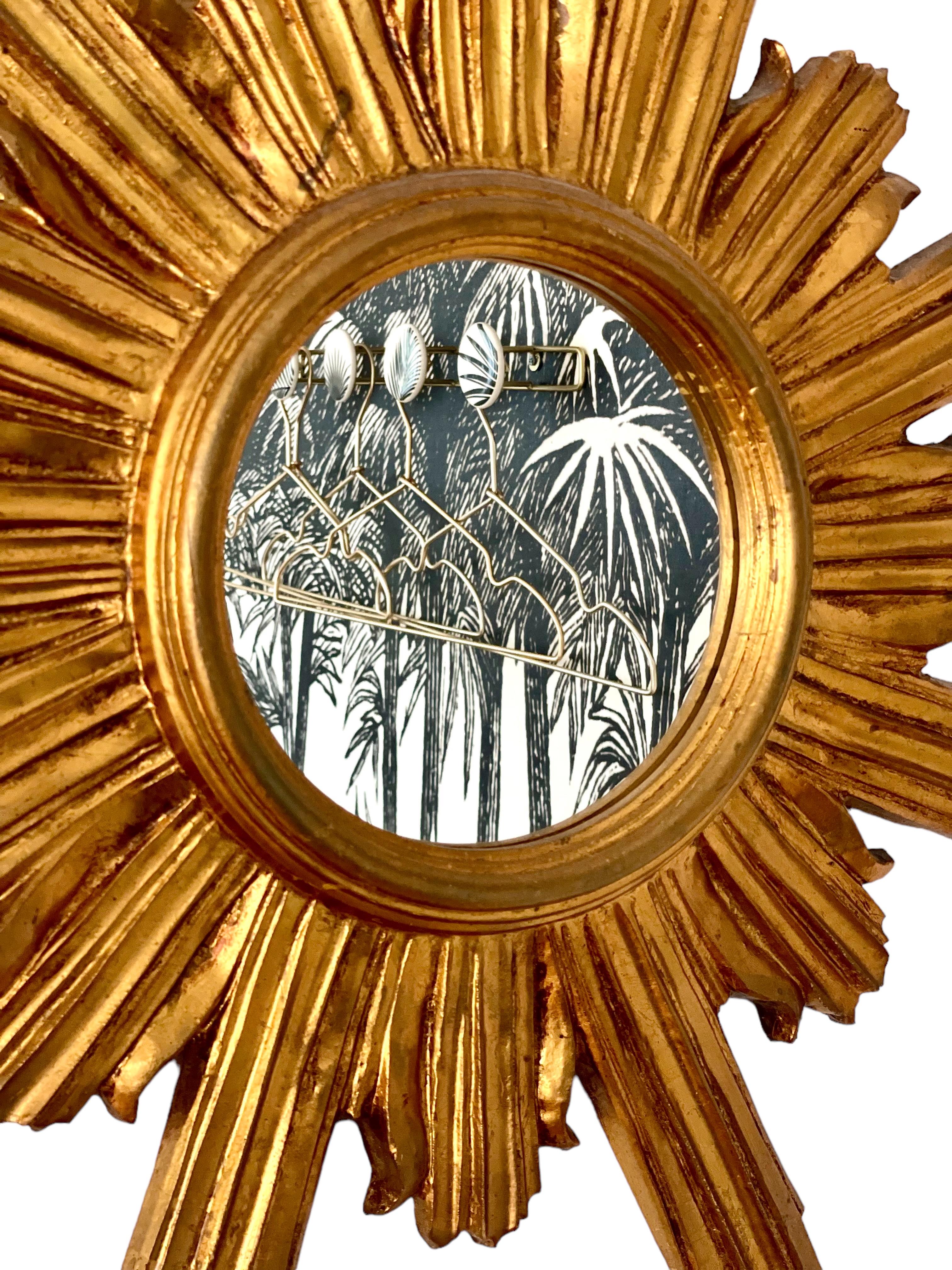 Sunburst-Spiegel aus geschnitztem und vergoldetem Holz (Französisch) im Angebot