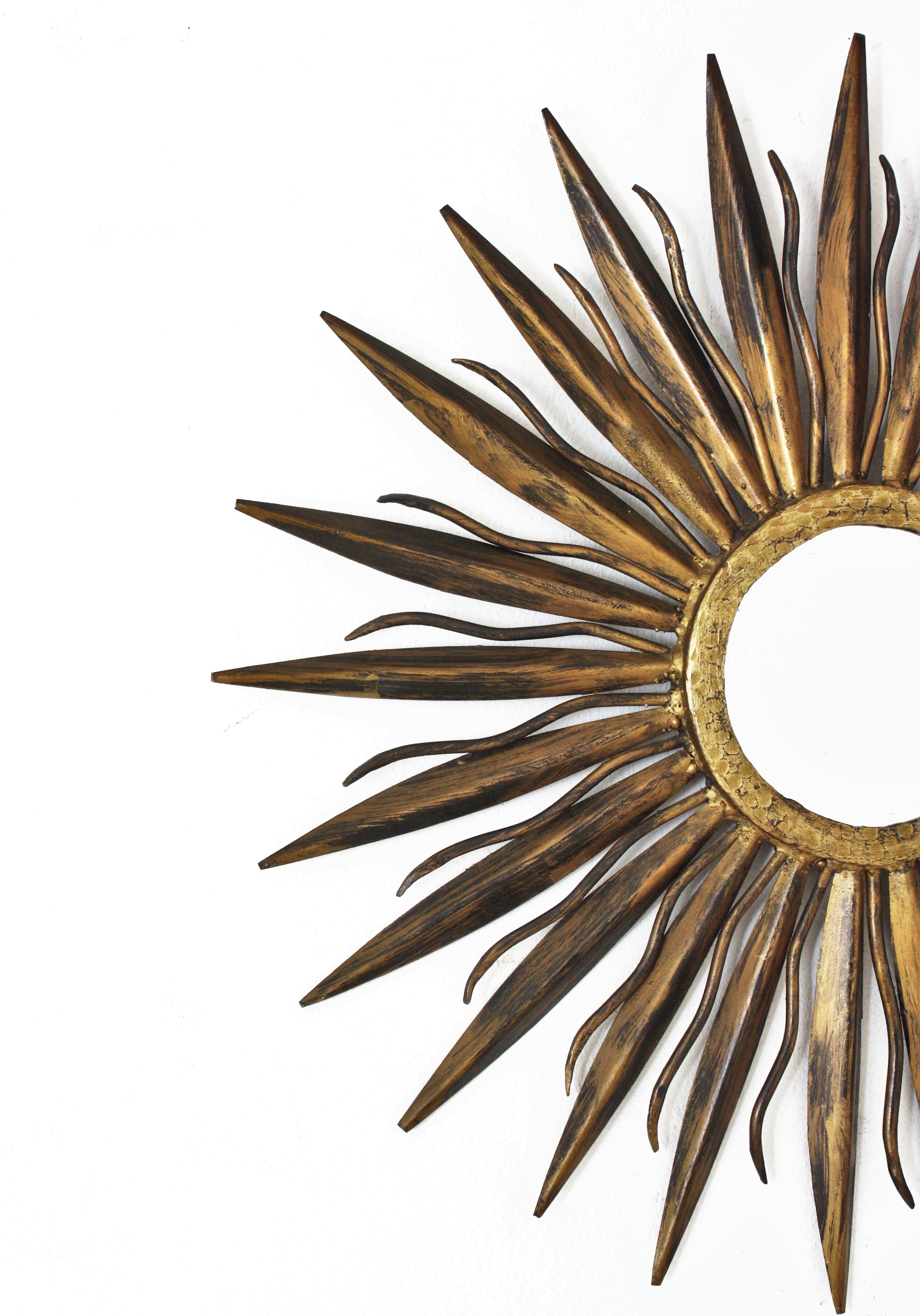 Sunburst Mirror in Gilt Wrought Iron, 1940s In Good Condition For Sale In Barcelona, ES