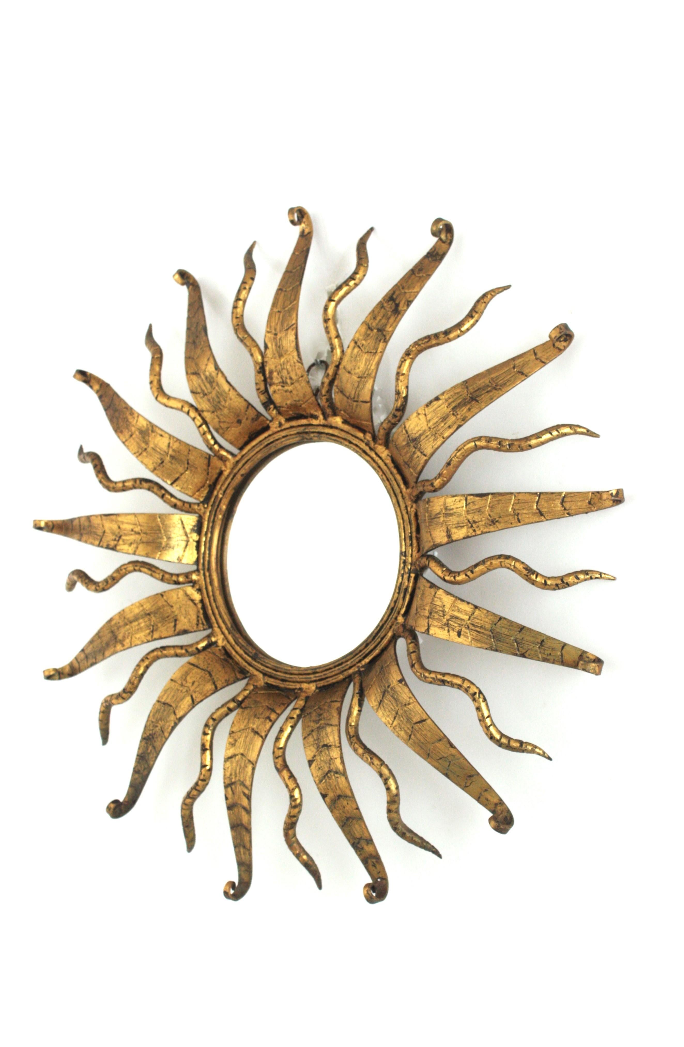 Espejo Sunburst en hierro forjado dorado, España Años 50 en venta 4
