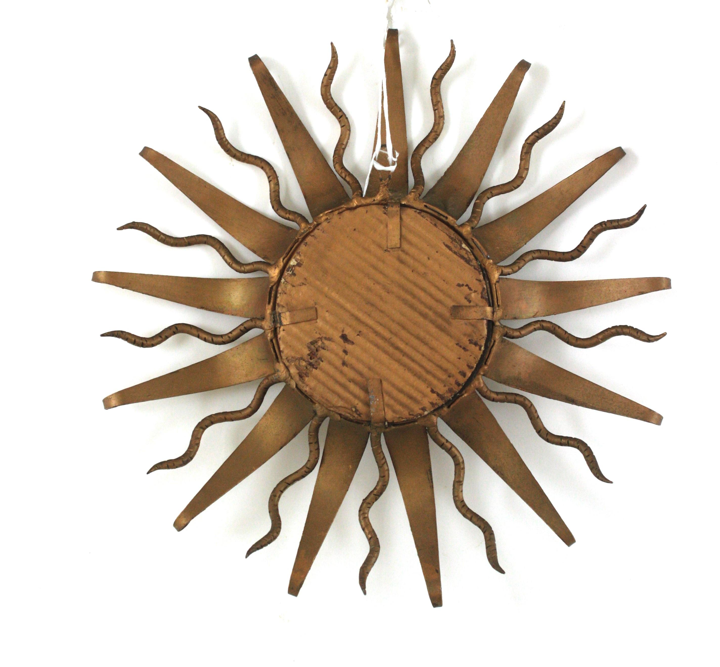 Espejo Sunburst en hierro forjado dorado, España Años 50 en venta 5