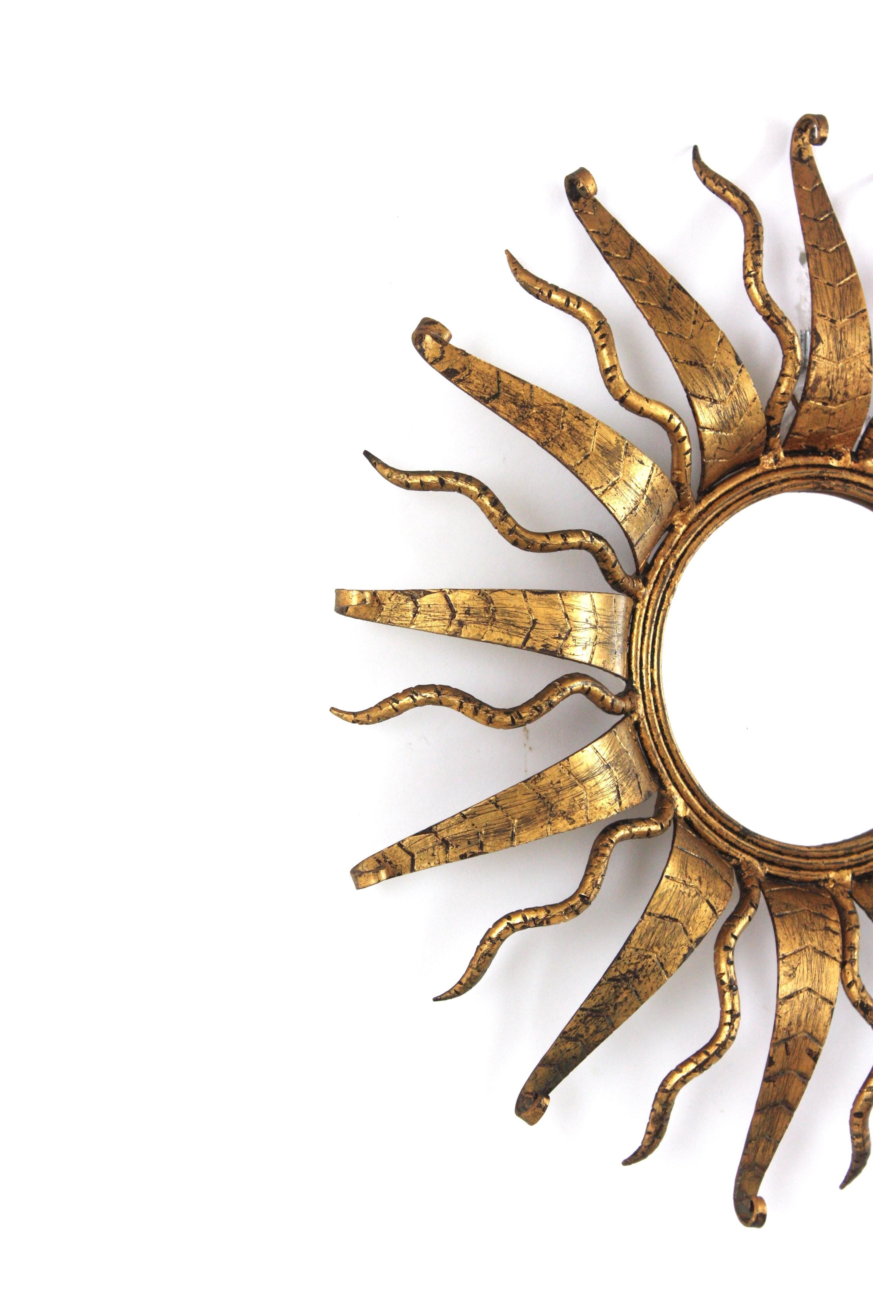 Espejo Sunburst en hierro forjado dorado, España Años 50 Español en venta