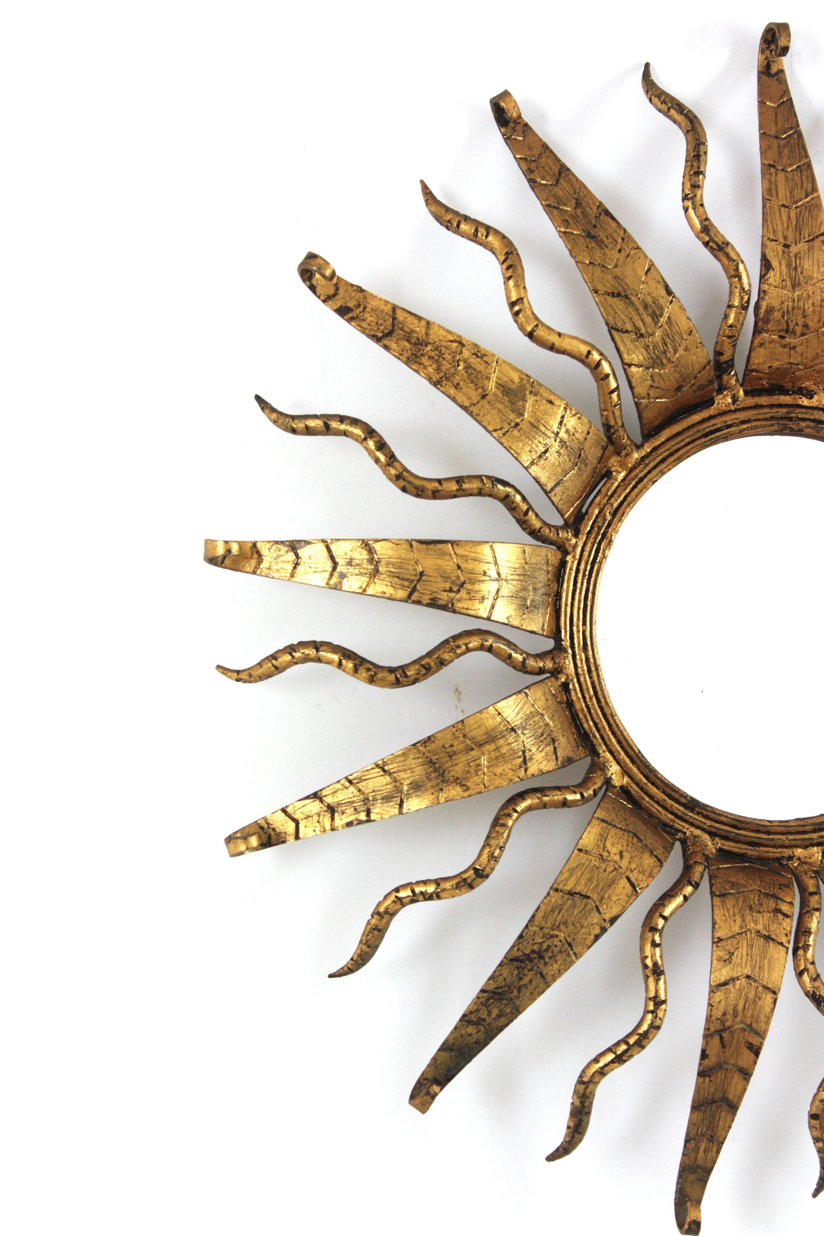 Espejo Sunburst en hierro forjado dorado, España Años 50 Metal en venta